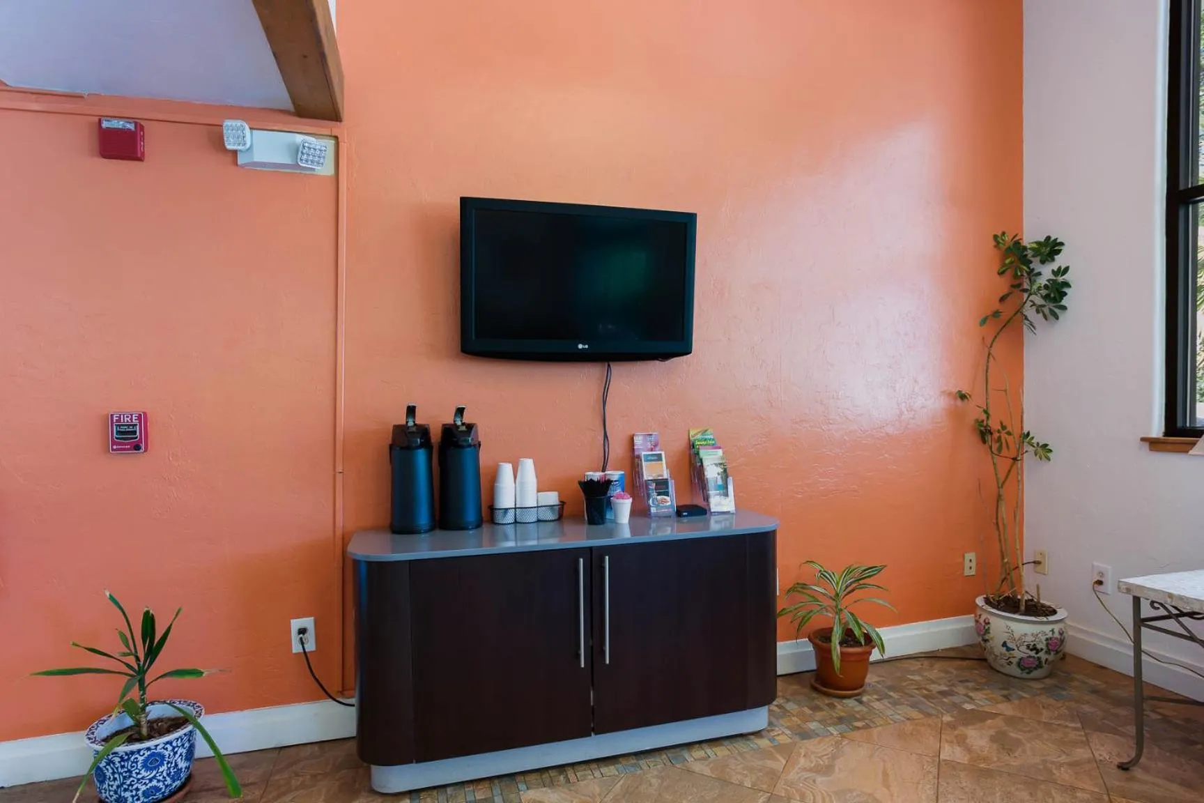 TV and multimedia in Studio 6 Gainesville, Fl