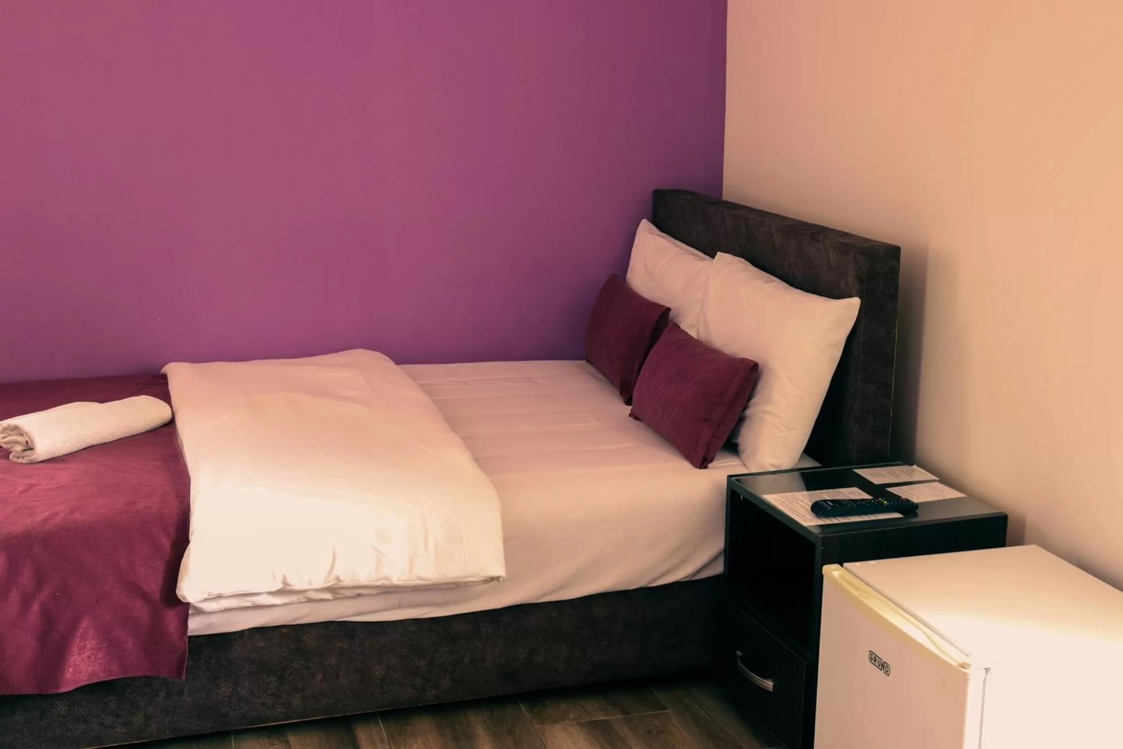 Bed in Restoran & Motel Manjež