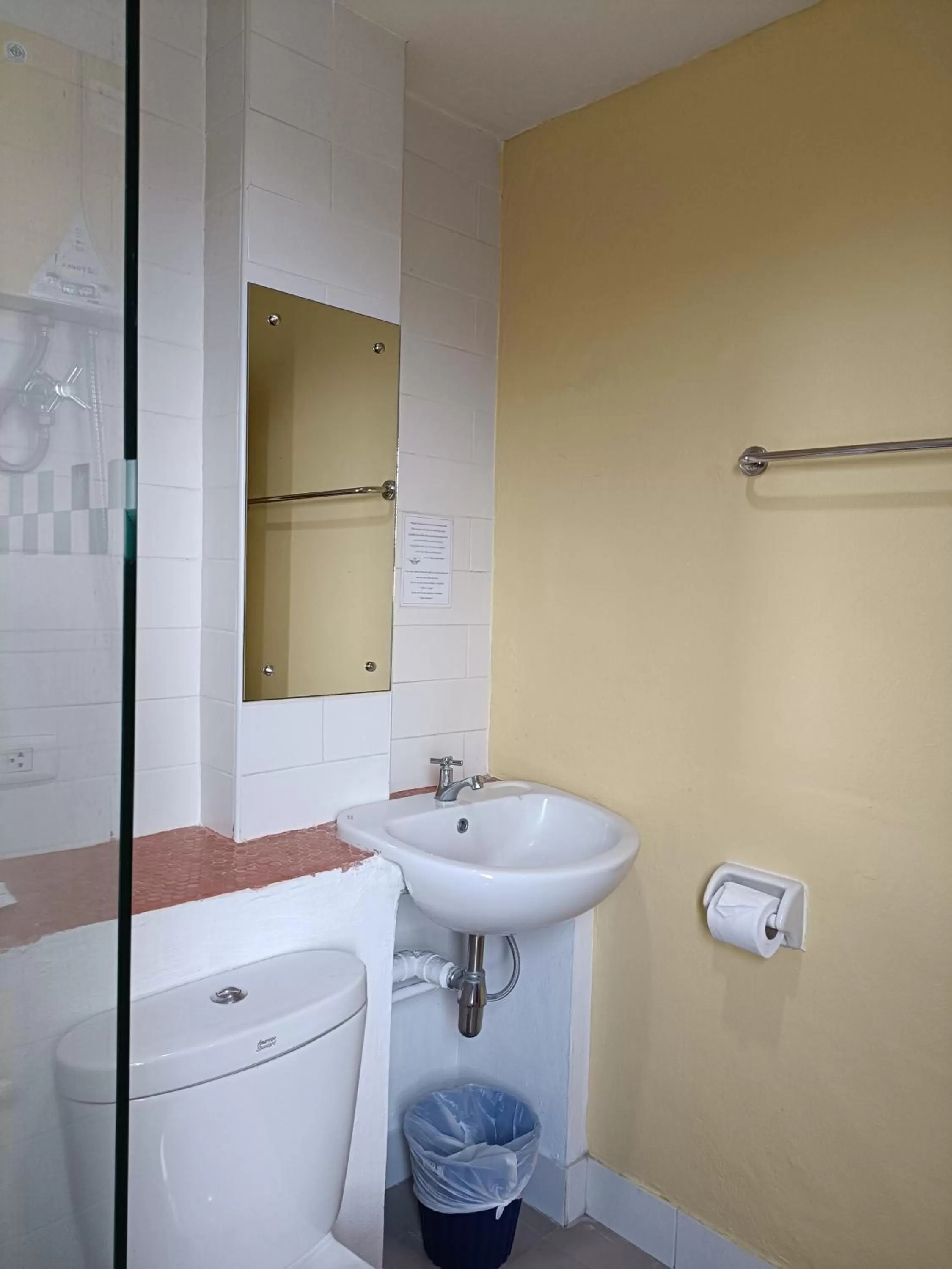 Bathroom in JL Bangkok Hotel