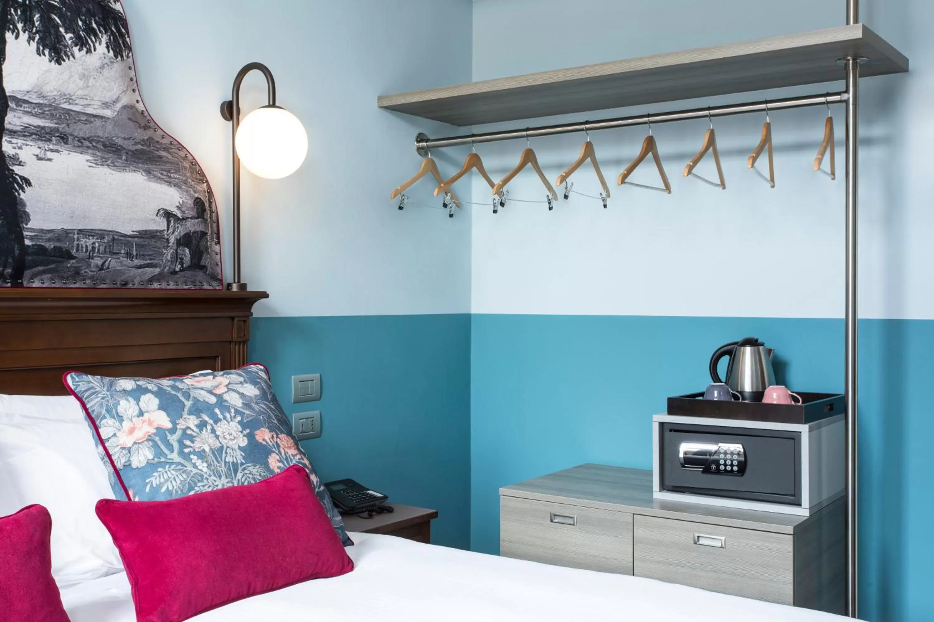 Photo of the whole room, Bed in Hotel Indigo Verona - Grand Hotel Des Arts by IHG