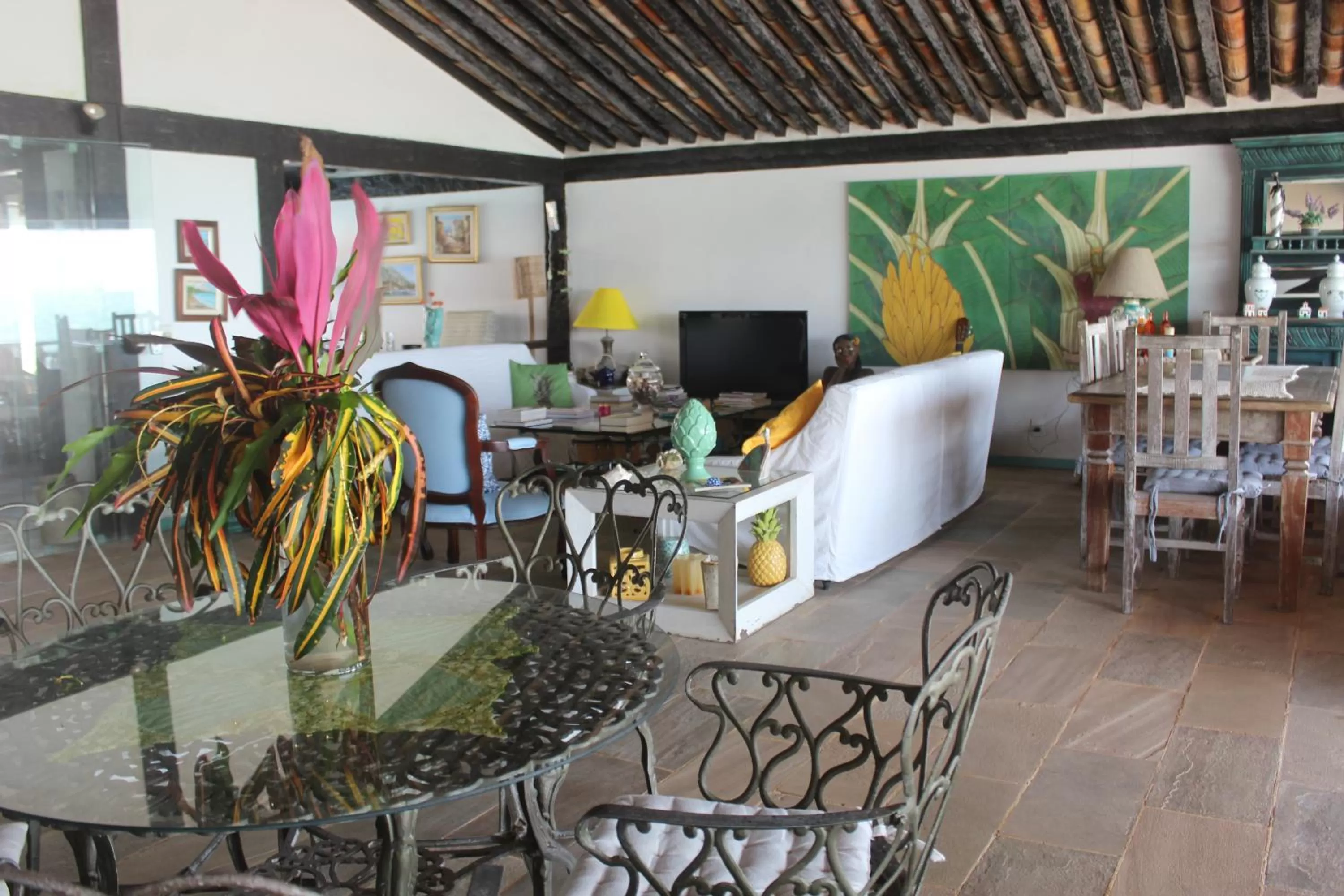 Communal lounge/ TV room in Vila Bela-Emília