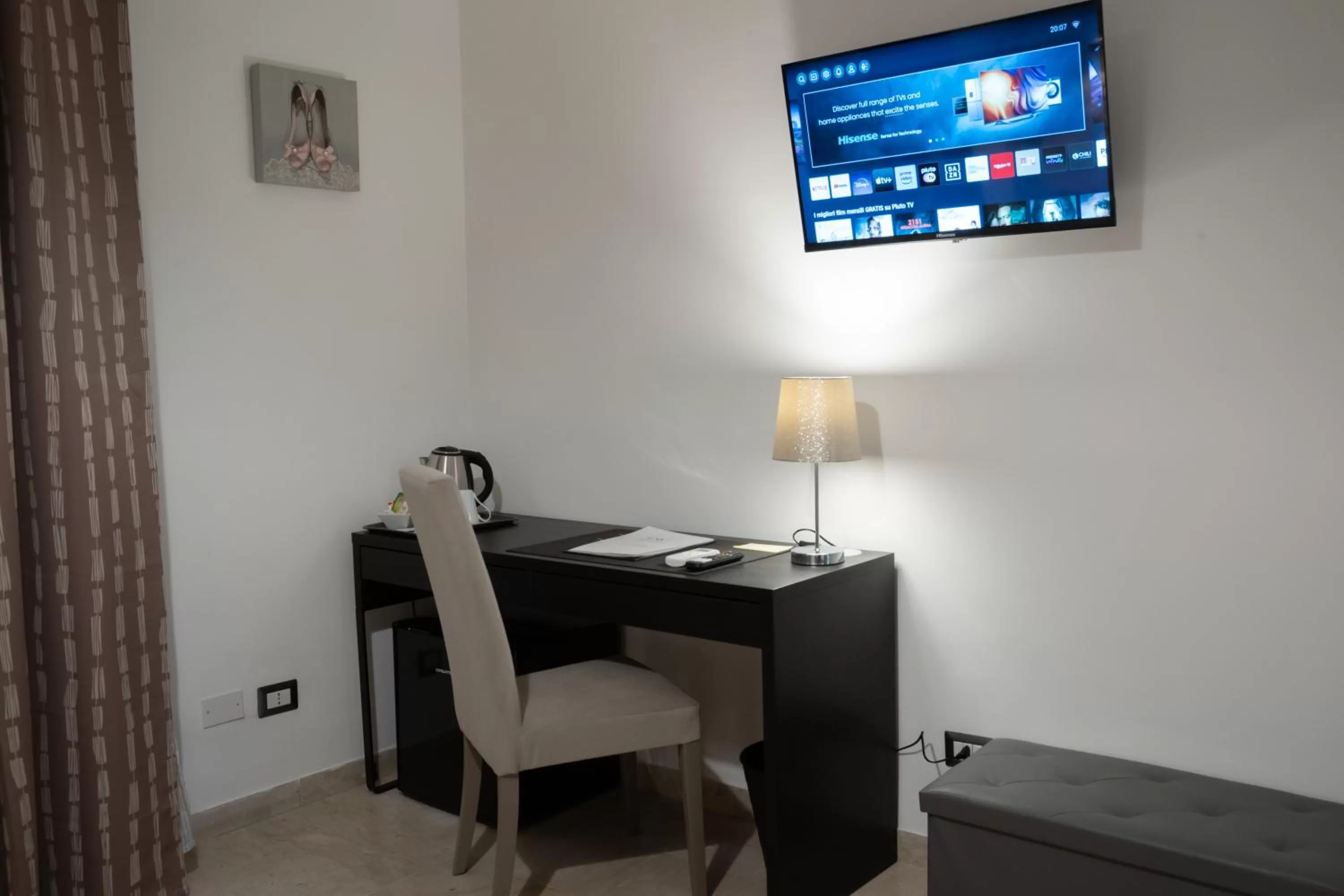 TV and multimedia, TV/Entertainment Center in Dolce Vita