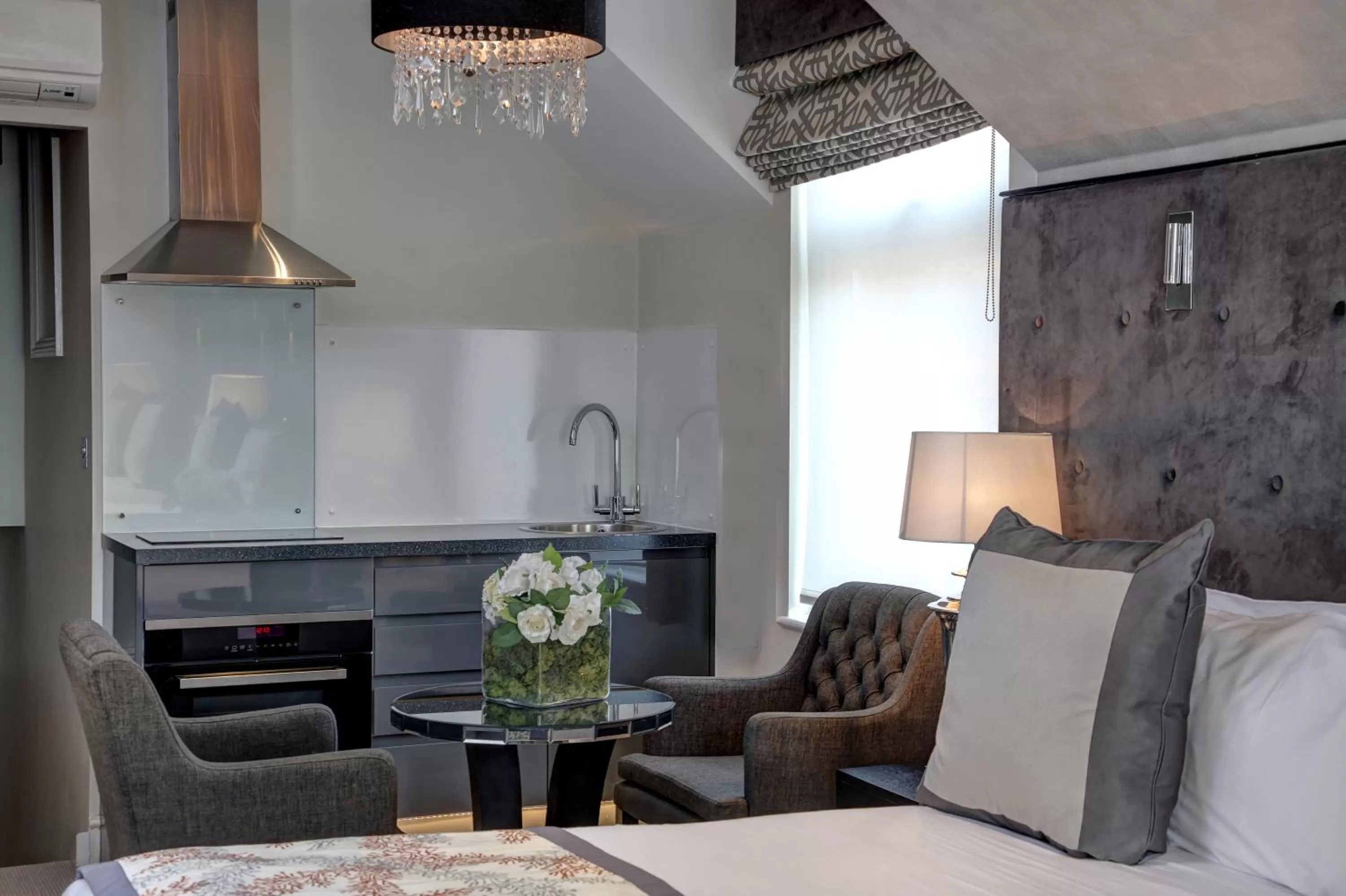 Seating area in Best Western Chiswick Palace & Suites London