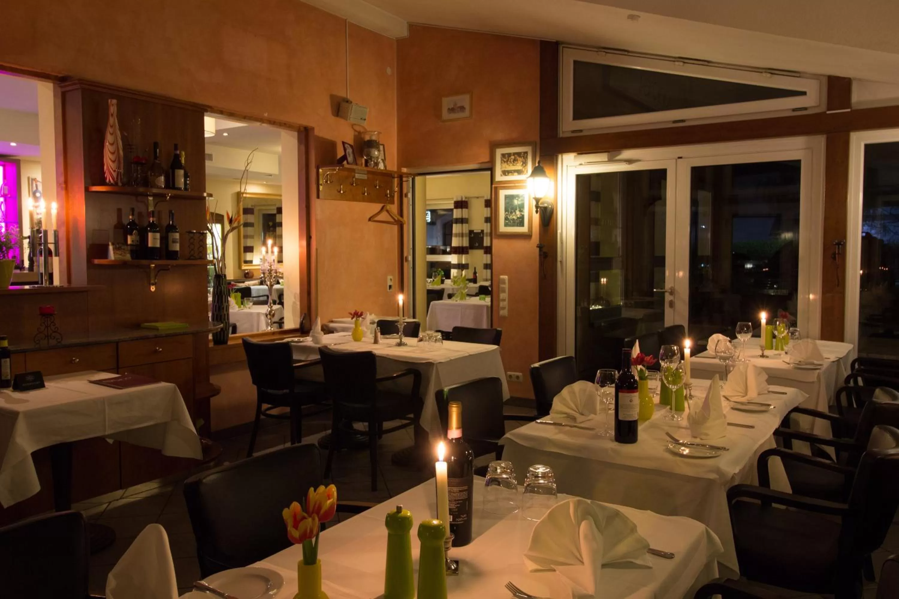 Restaurant/places to eat in HOTEL PARQÉO im A66