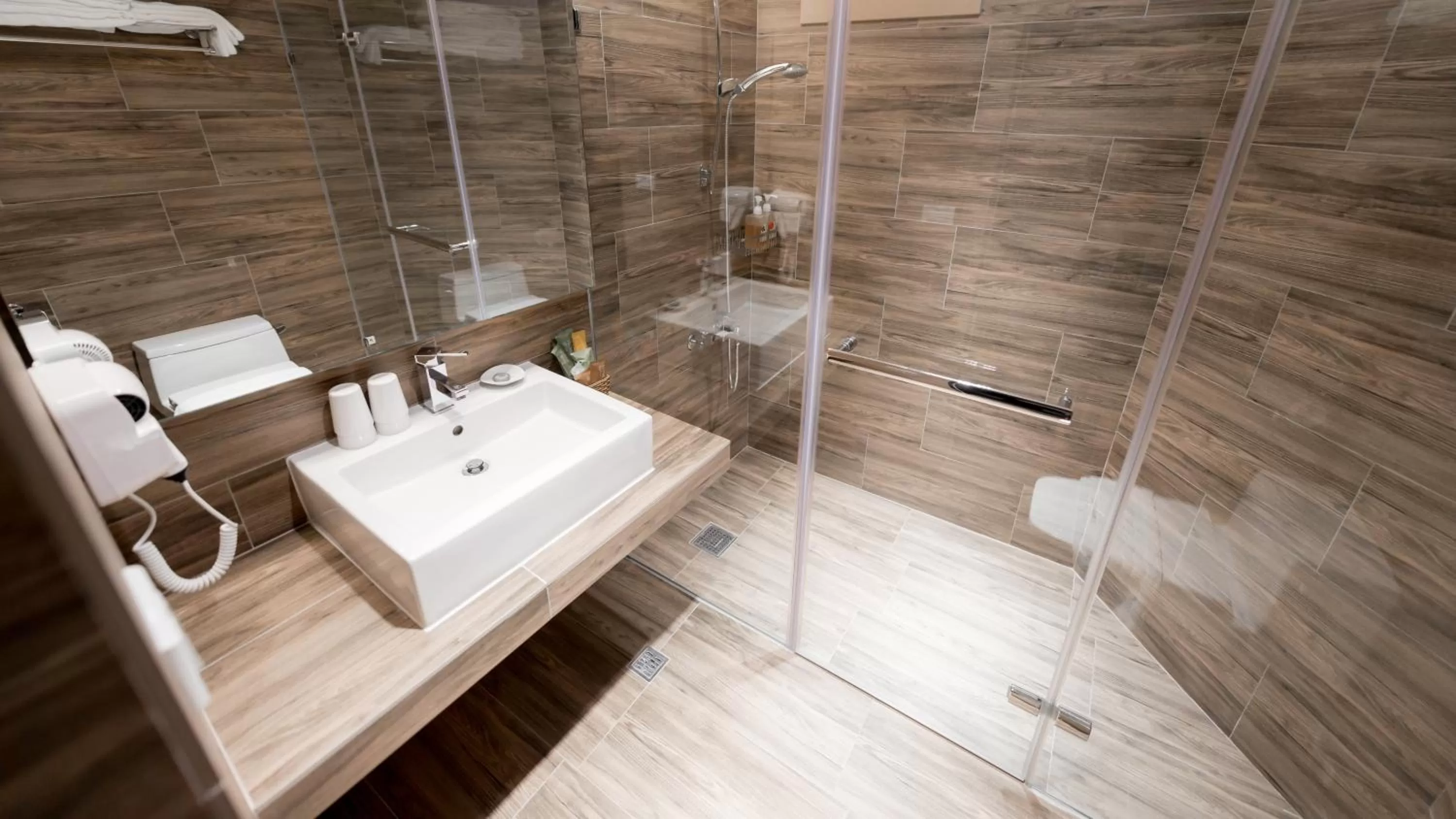 Shower in Wountain Hotel