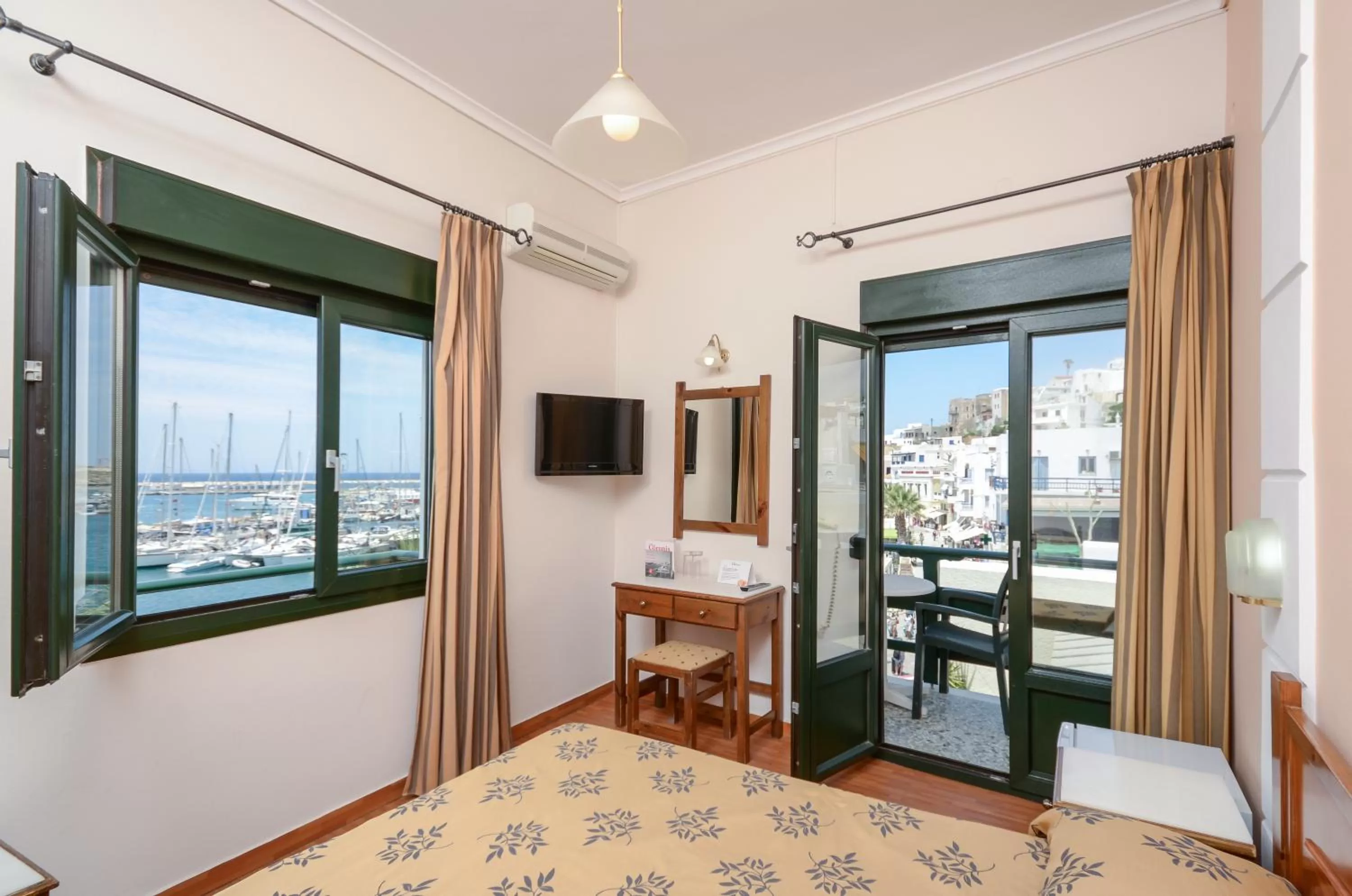 Balcony/Terrace, Bed in Hotel Coronis