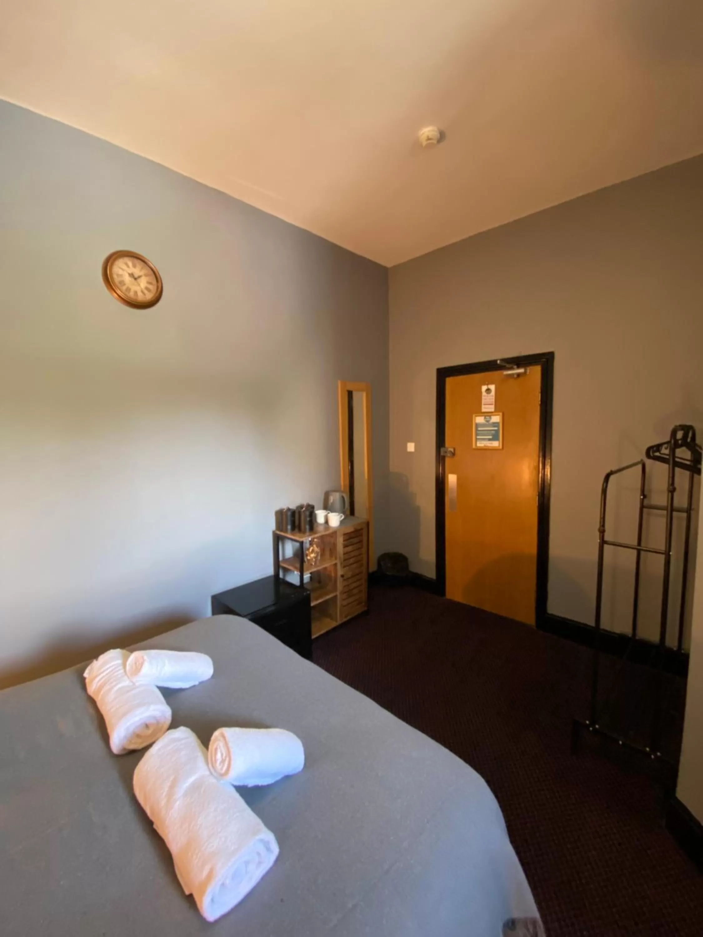 Photo of the whole room, Bed in Bay view rooms at Mentone Hotel