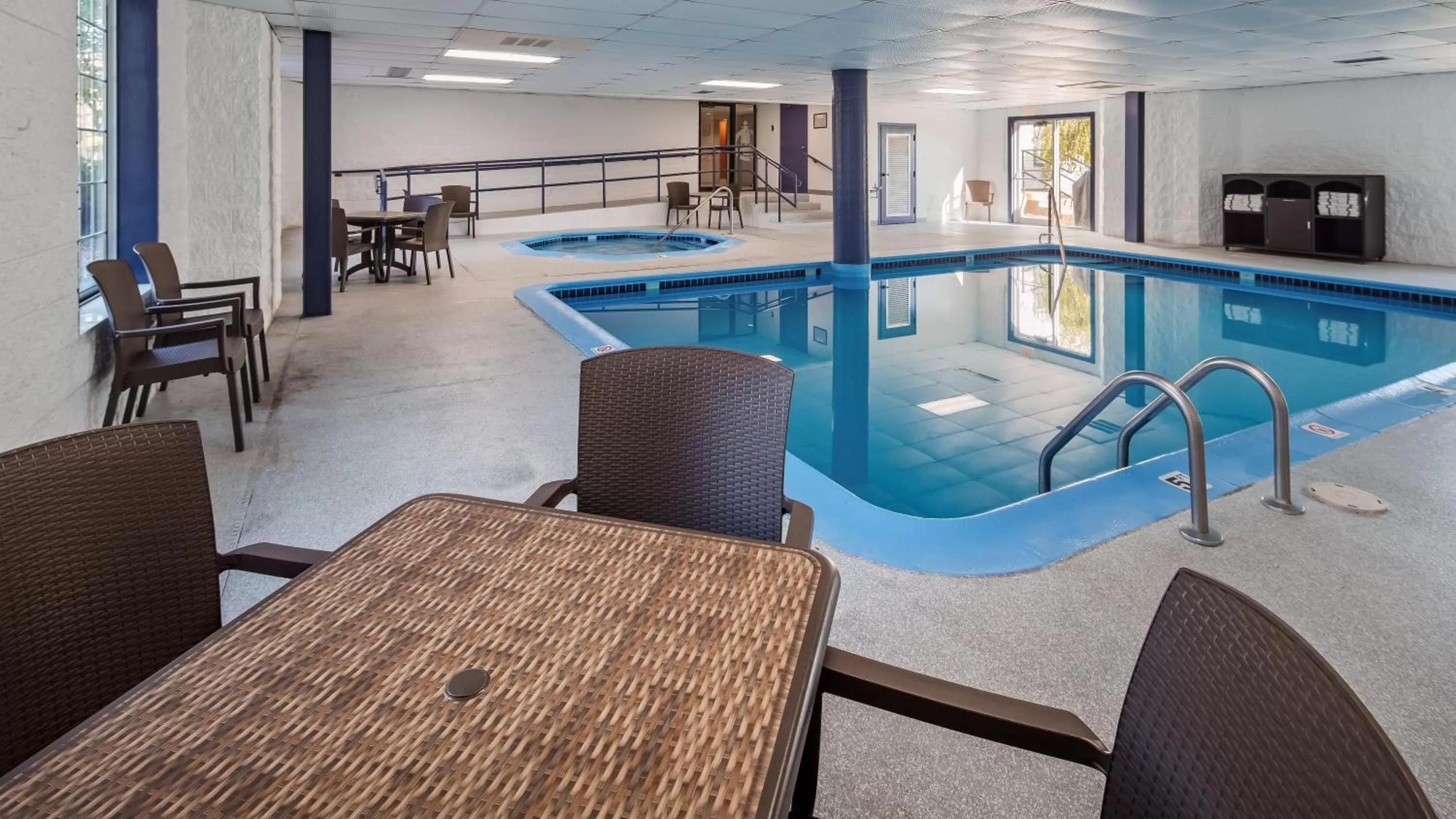 Swimming pool in Charlevoix Inn & Suites SureStay Collection by Best Western