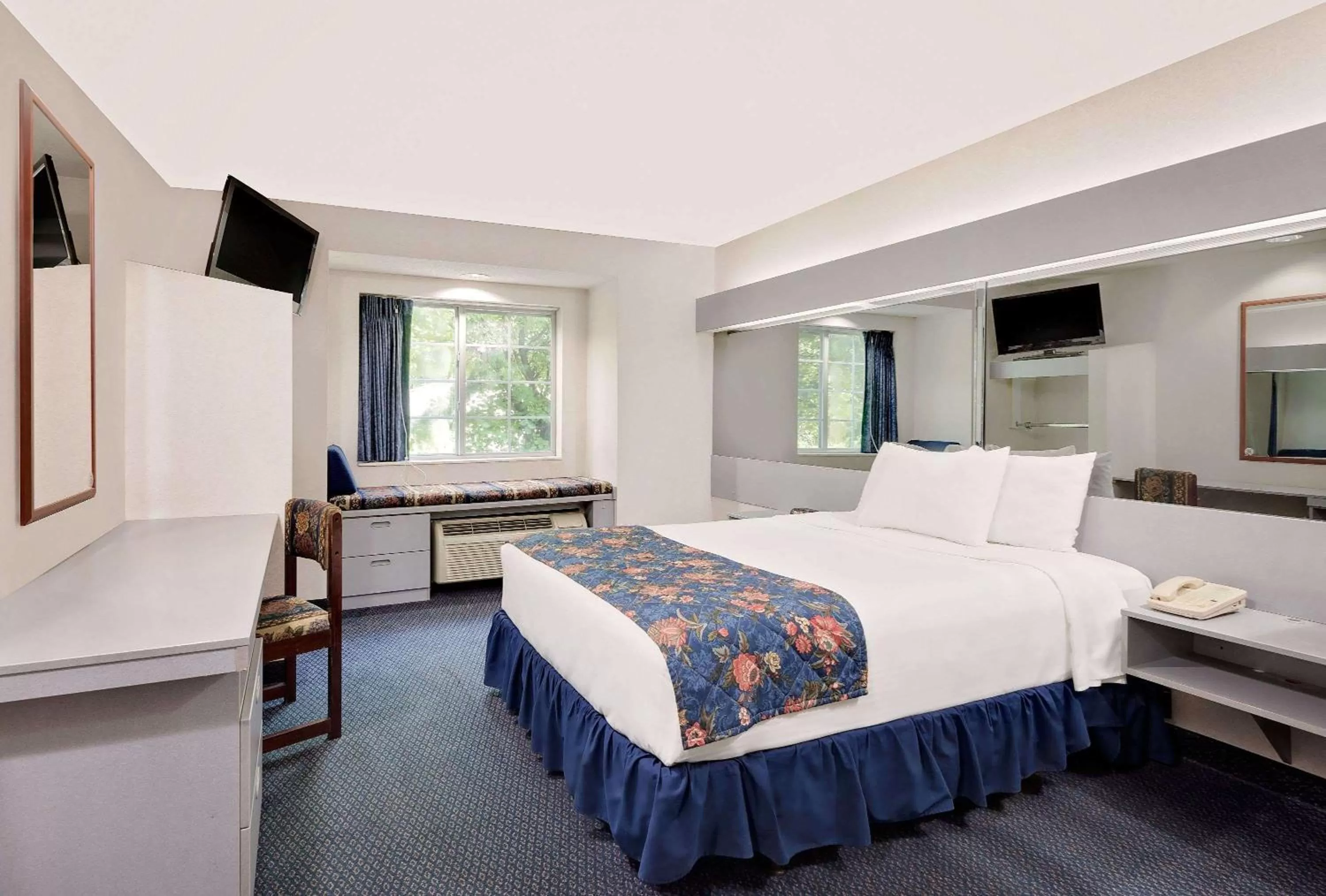Photo of the whole room, Bed in Microtel Inn & Suites by Wyndham Hagerstown by I-81