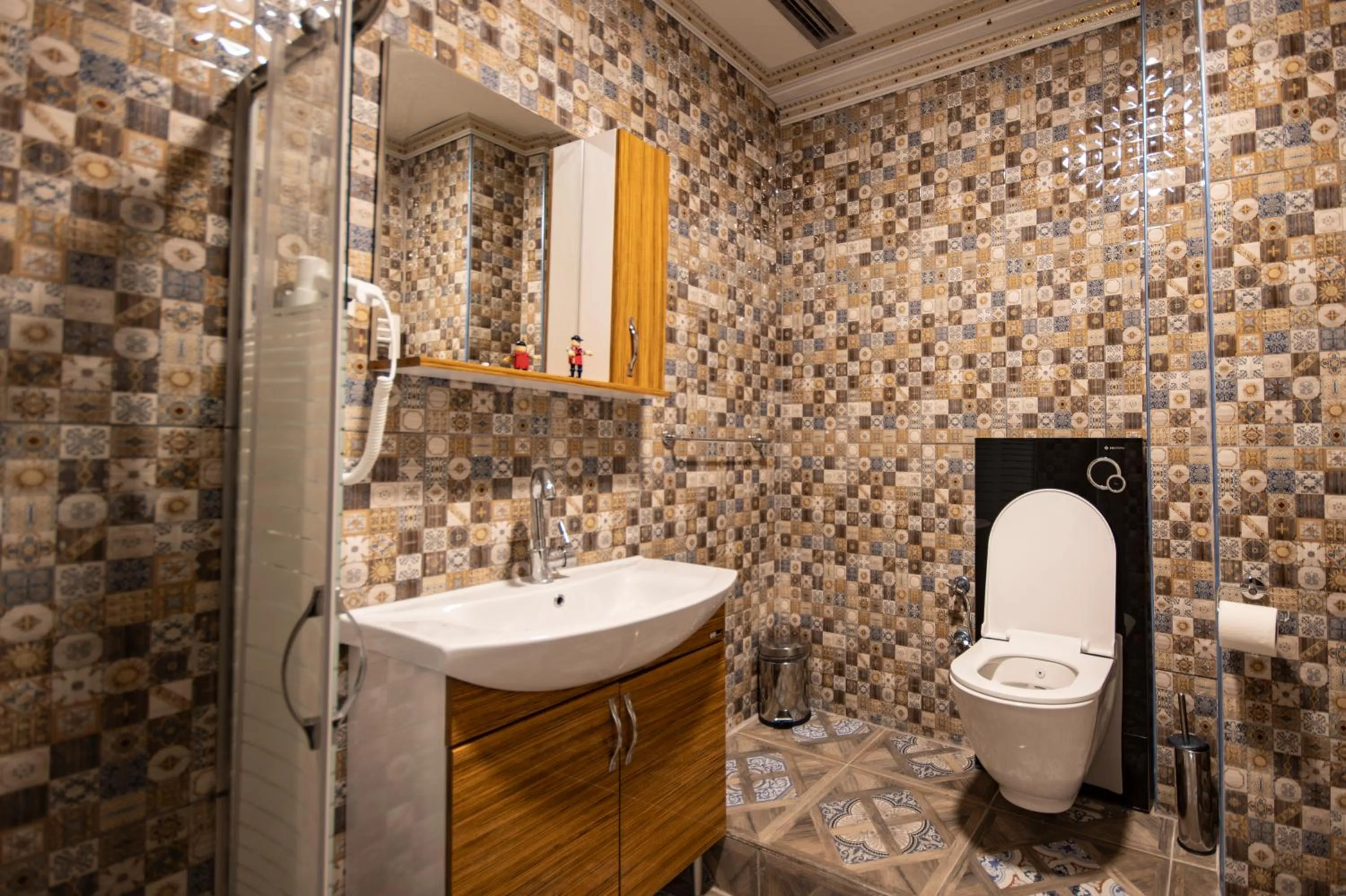 Shower in Paris Garden Hotel Istanbul