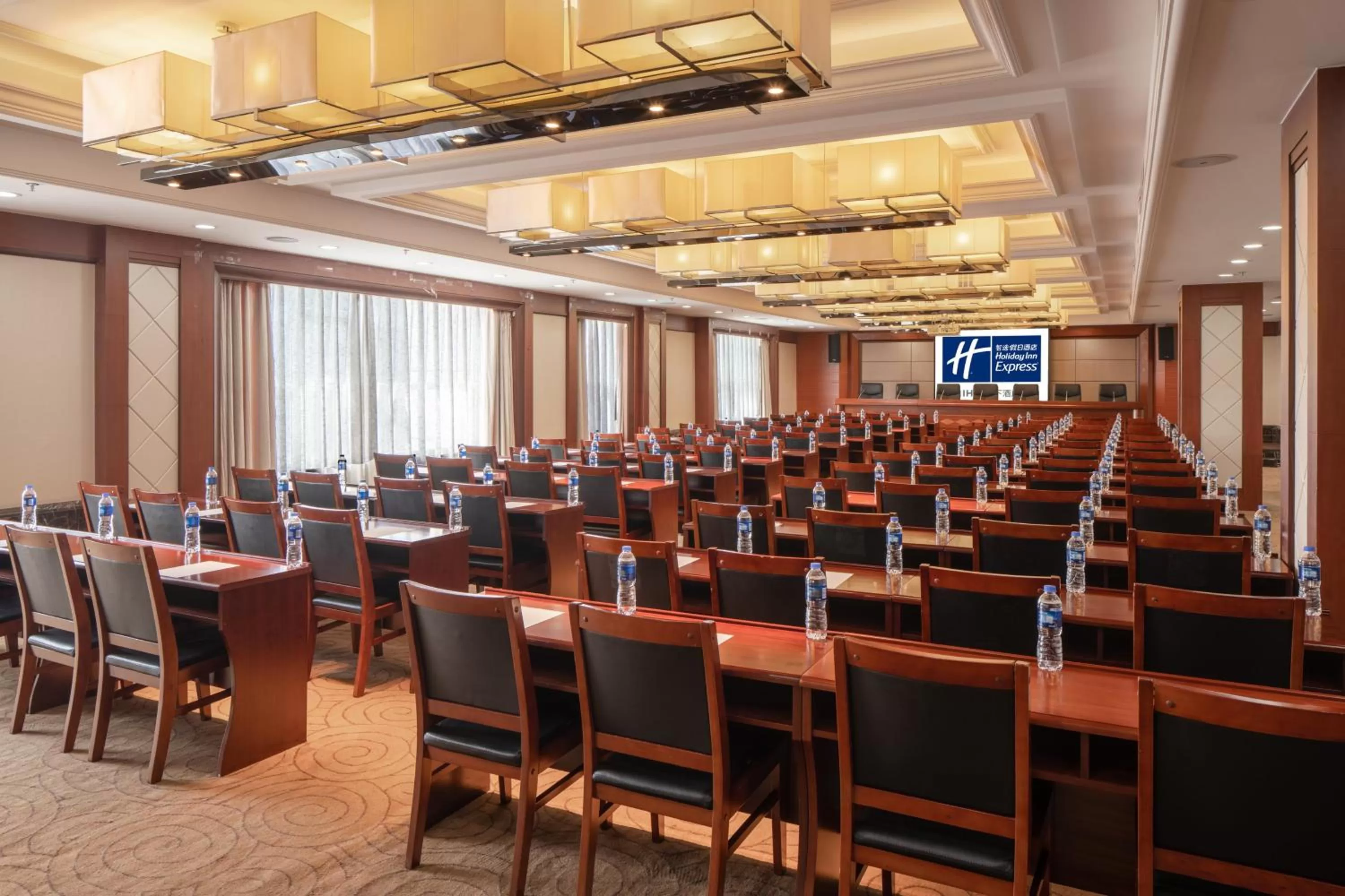 Meeting/conference room in Holiday Inn Express Luoyang City Center by IHG