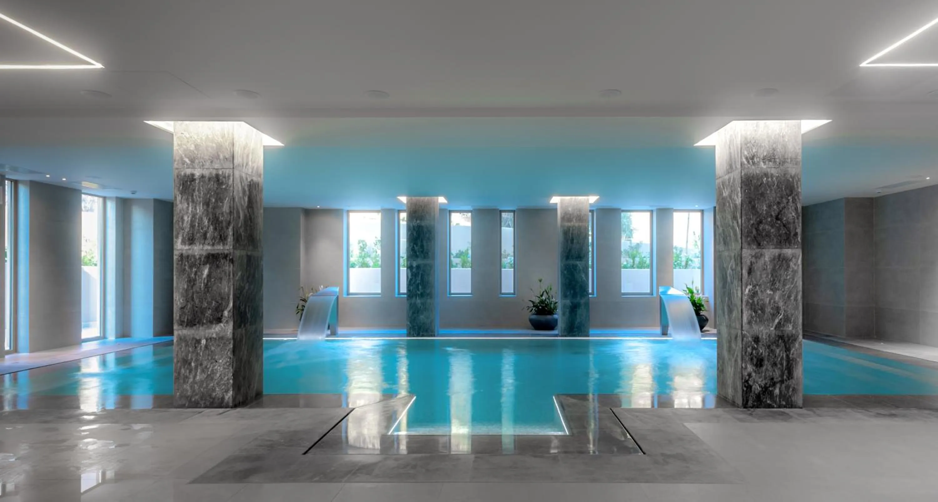 Swimming pool in Vincci EverEden