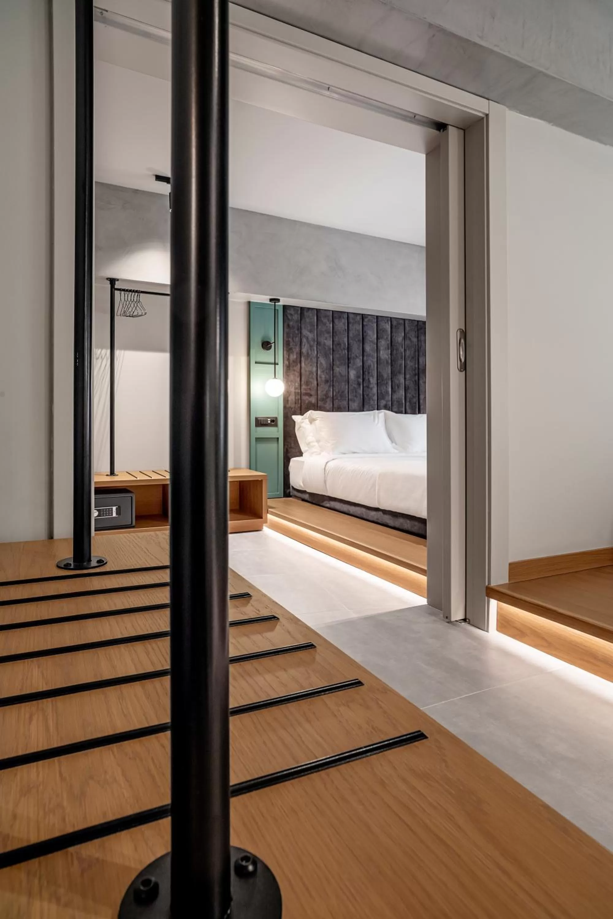 Bed in Bob W Athens Akadimia