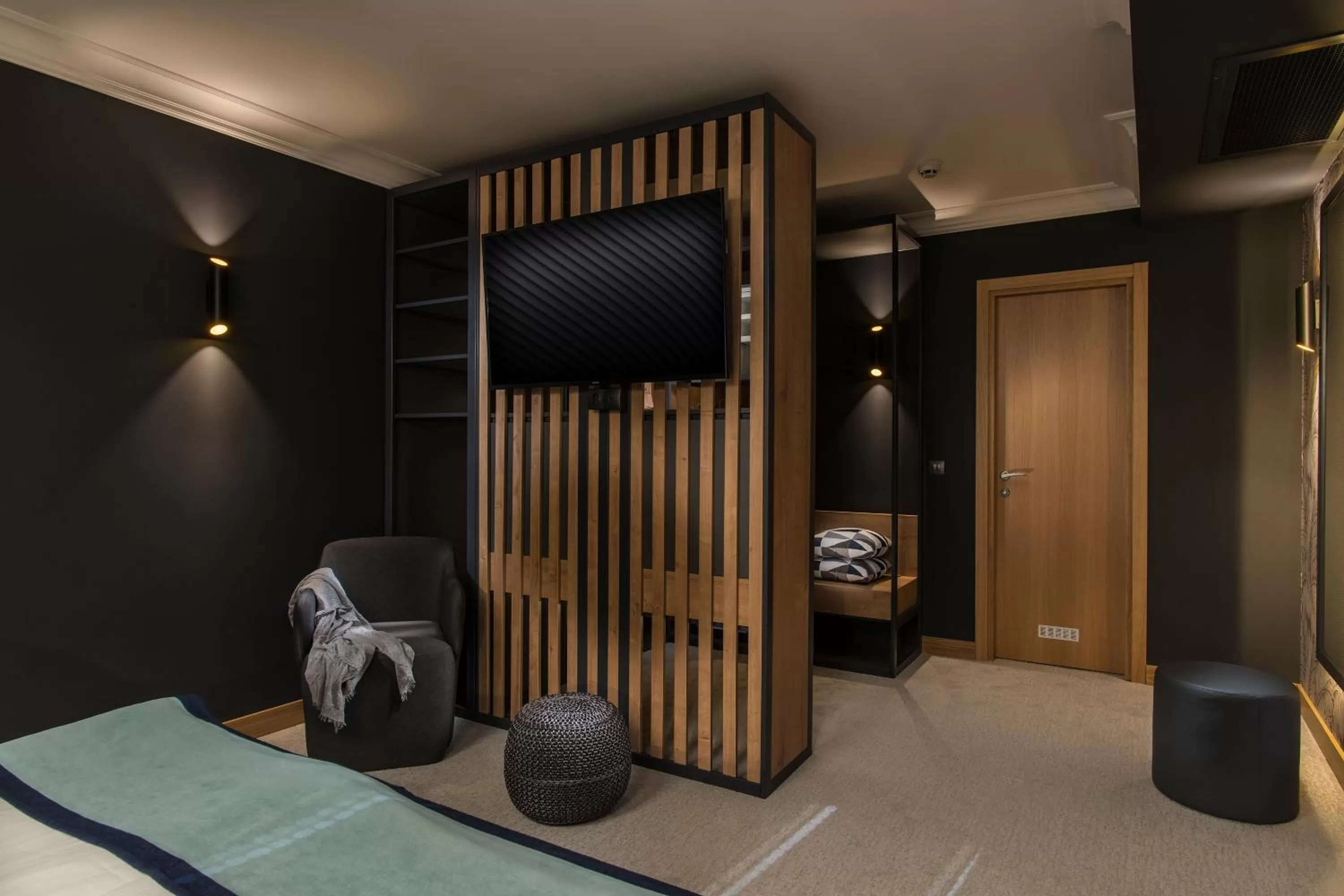 TV and multimedia in Rosslyn Thracia Hotel Sofia