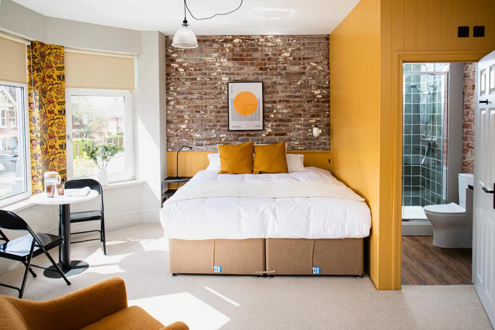 Bathroom, Bed in Settle in Southampton