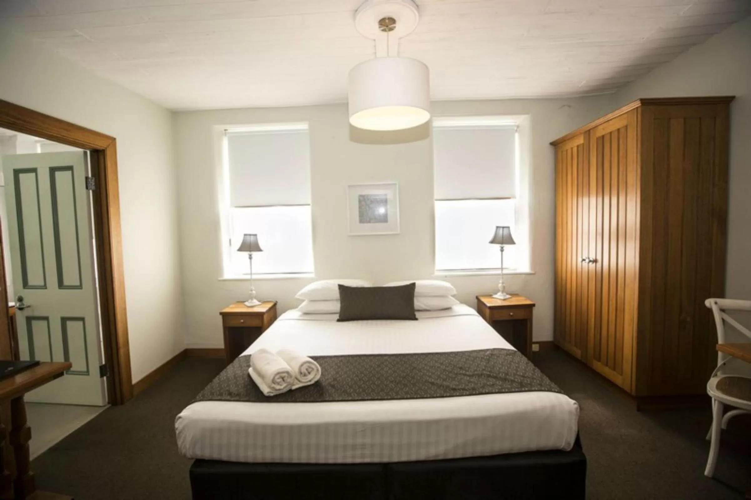 Bed in Seacombe House Motor Inn Port Fairy