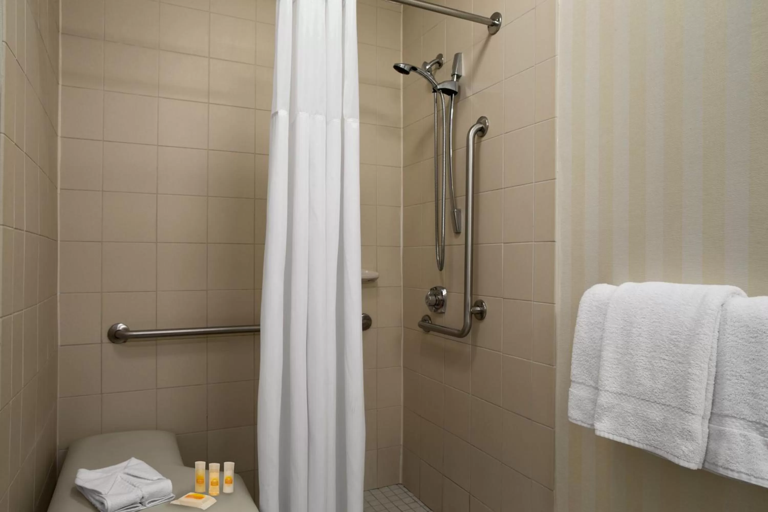 Shower in Days Inn by Wyndham Chattanooga/Hamilton Place