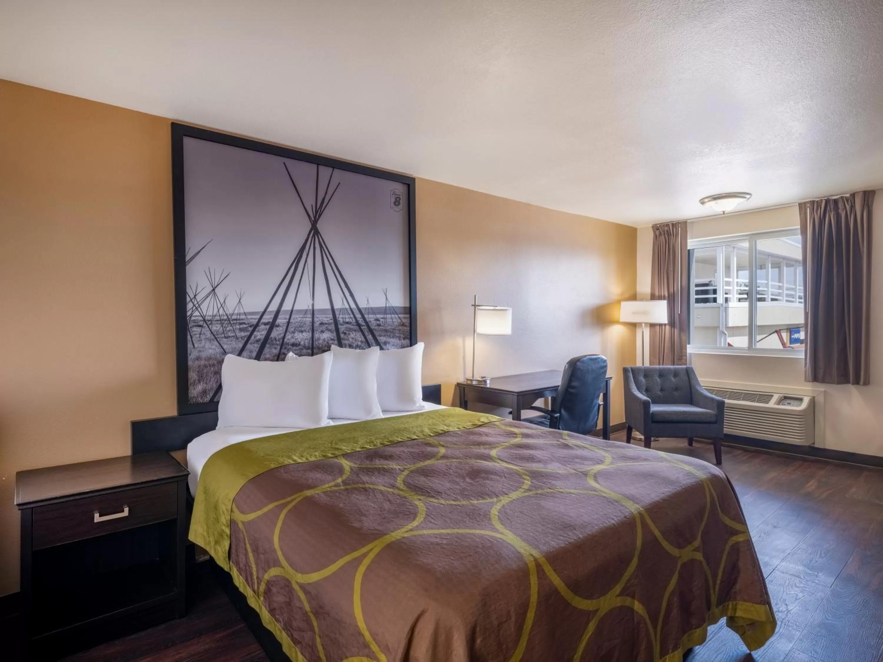 1 Queen Bed and Double Room with Two Double Beds, Non-Smoking in Super 8 by Wyndham Hardin Little Bighorn Battlefield