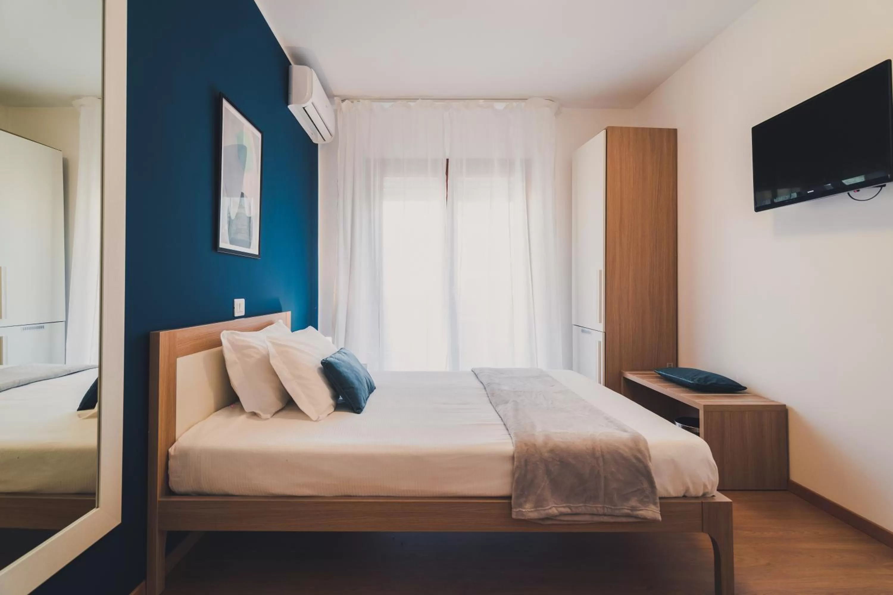 Bedroom, Bed in Trip Room & Breakfast