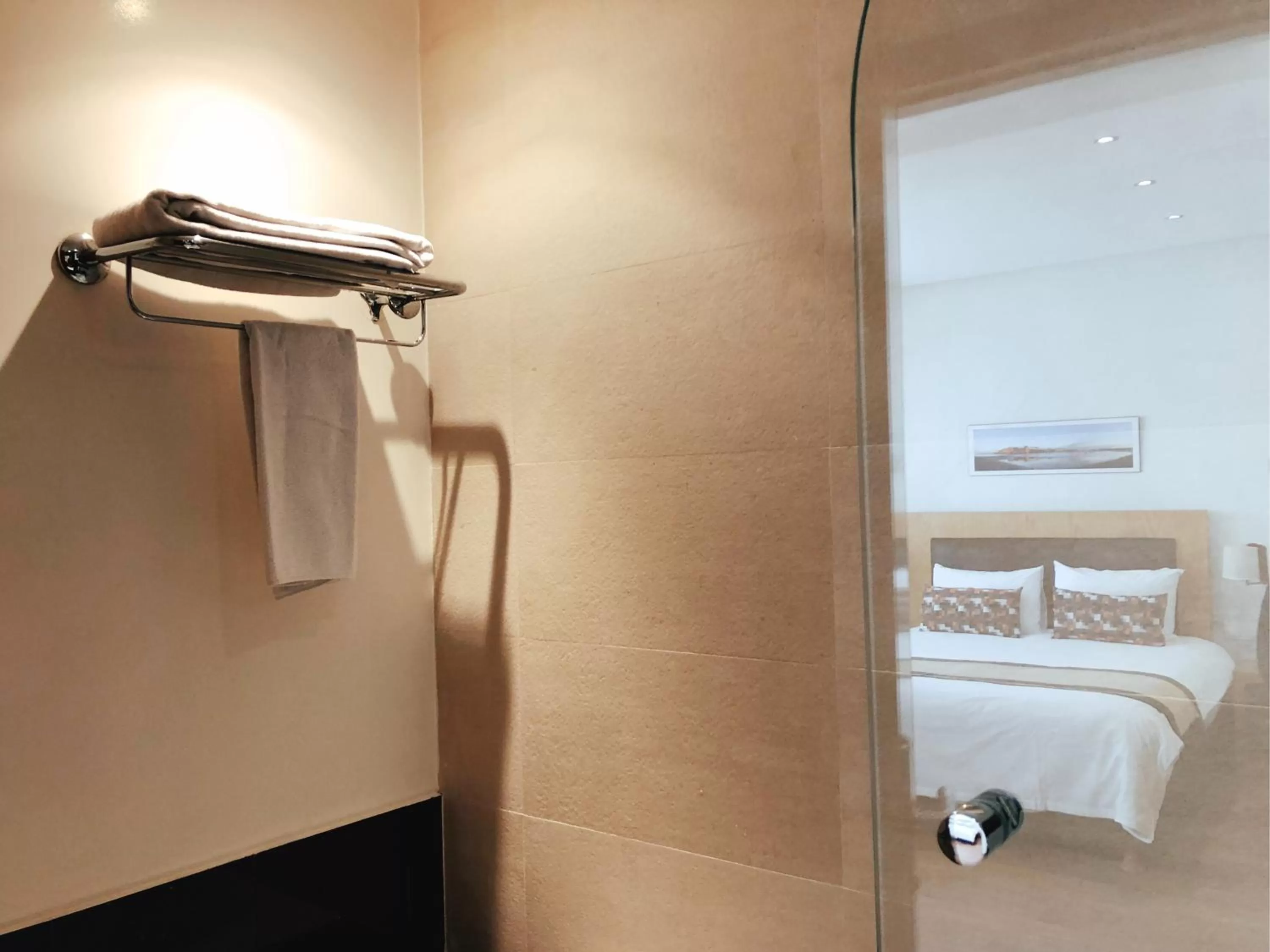 Bathroom, Bed in Le Pietri Urban Hotel