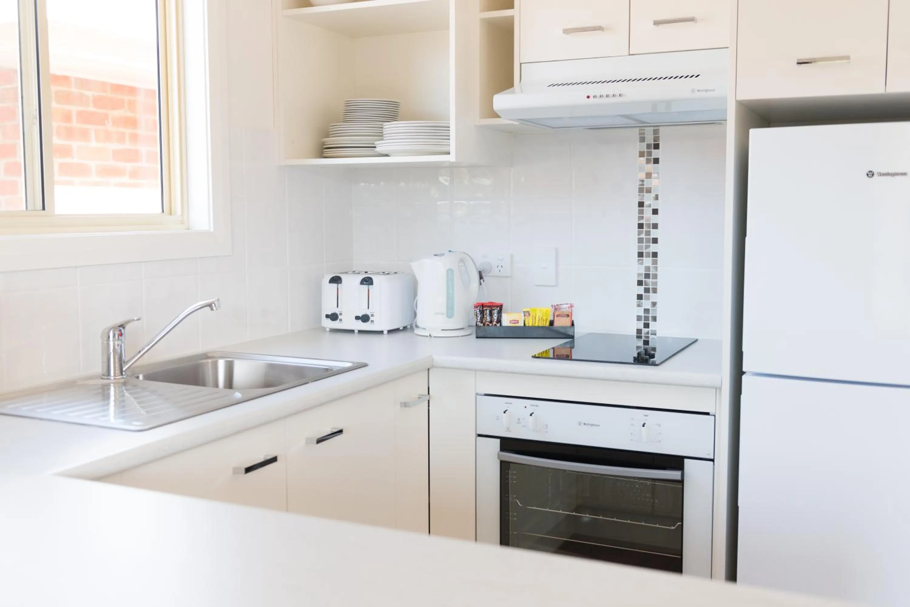 Kitchen or kitchenette in Ballarat Colonial Motor Inn