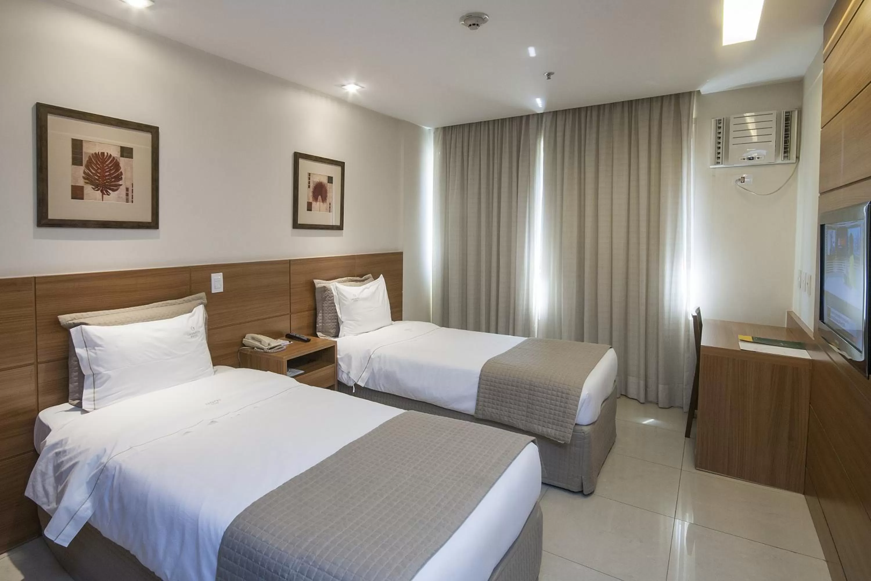 Property building, Bed in Américas Granada Hotel