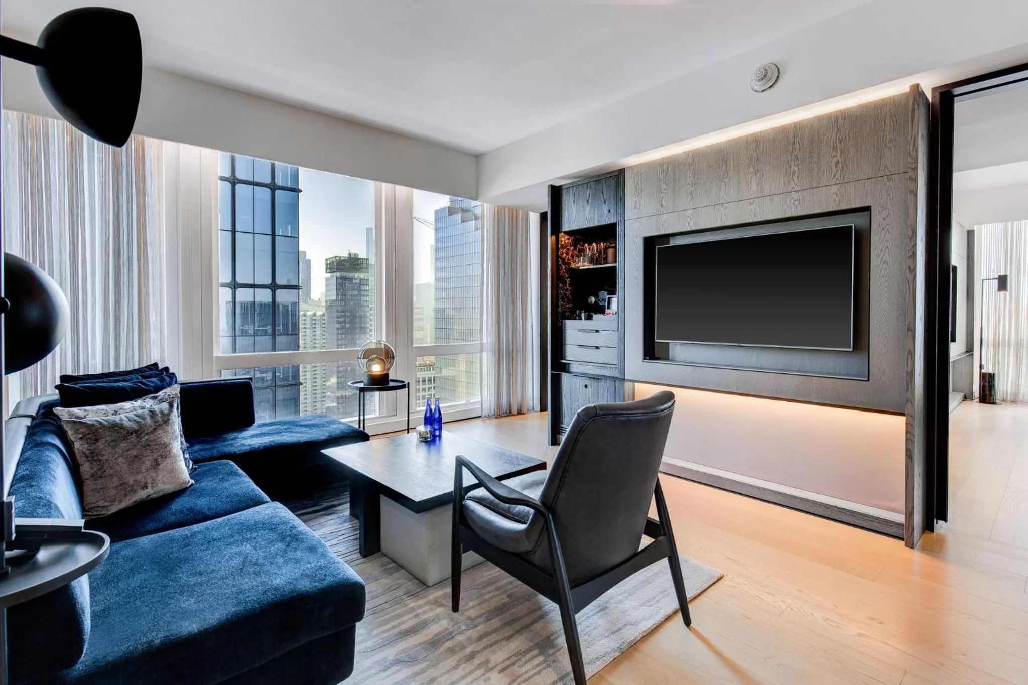 Photo of the whole room in Equinox Hotel New York