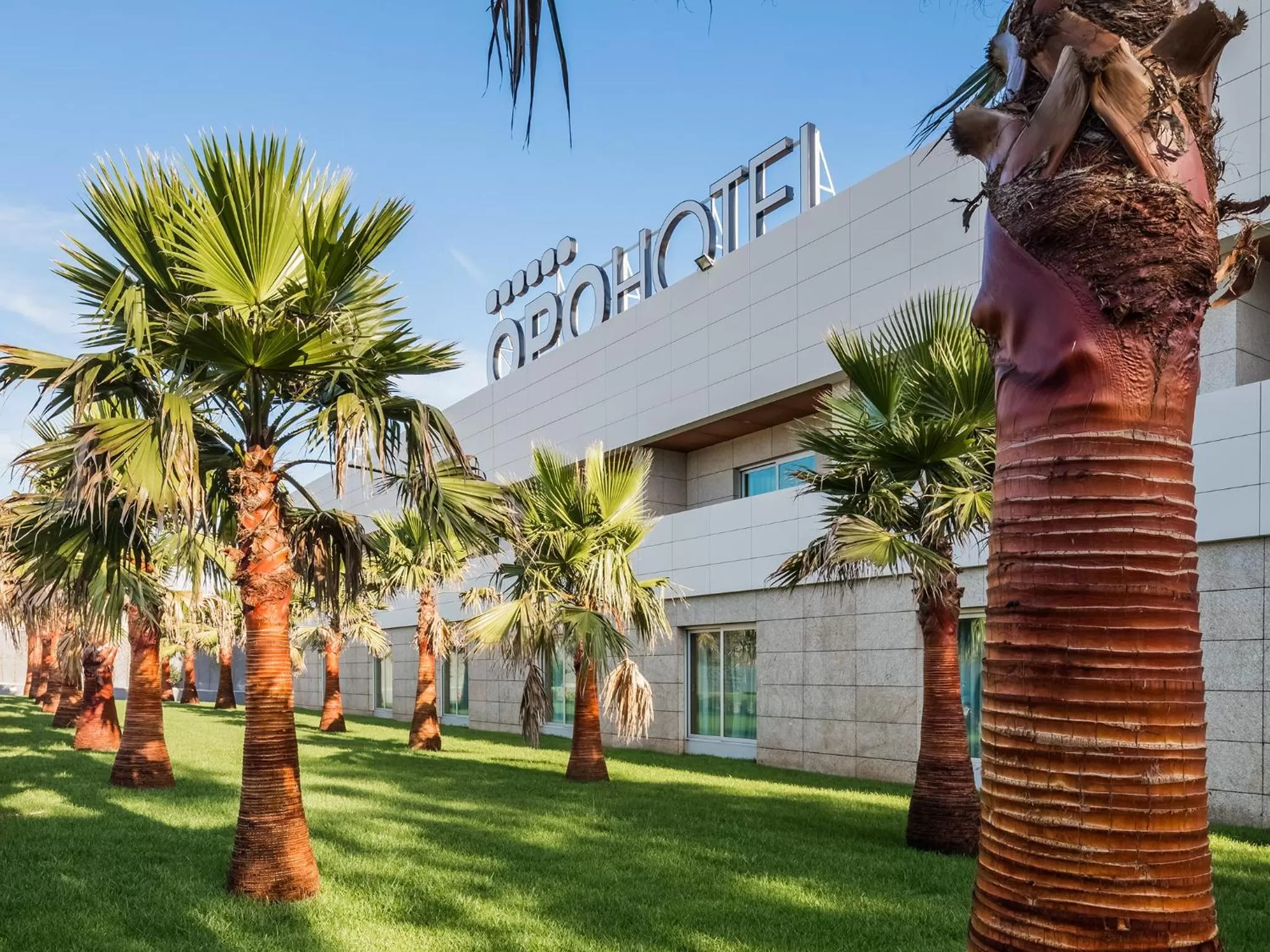 Property building in OPOHOTEL Porto Aeroporto