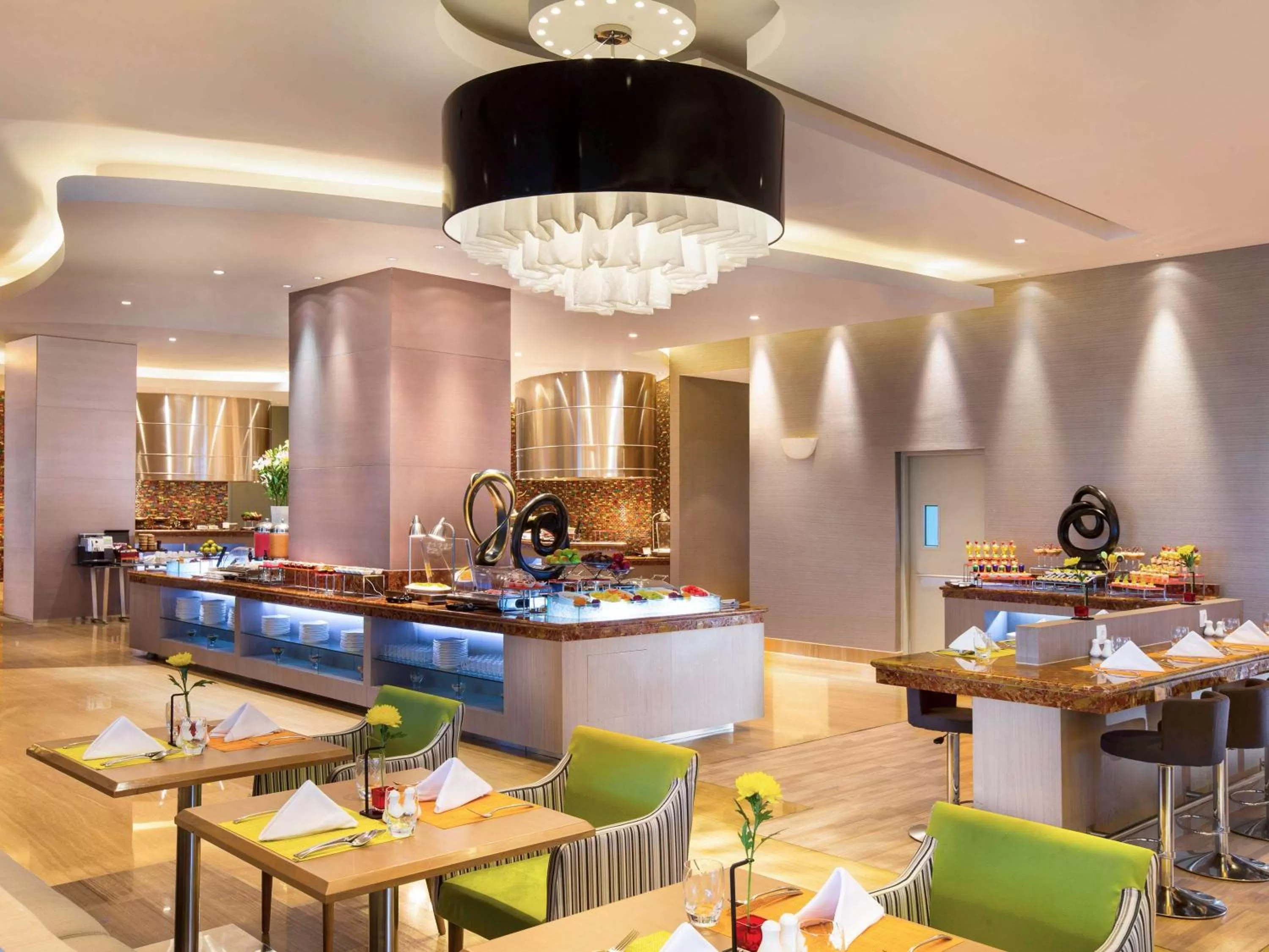 Restaurant/places to eat in Novotel Tangerang