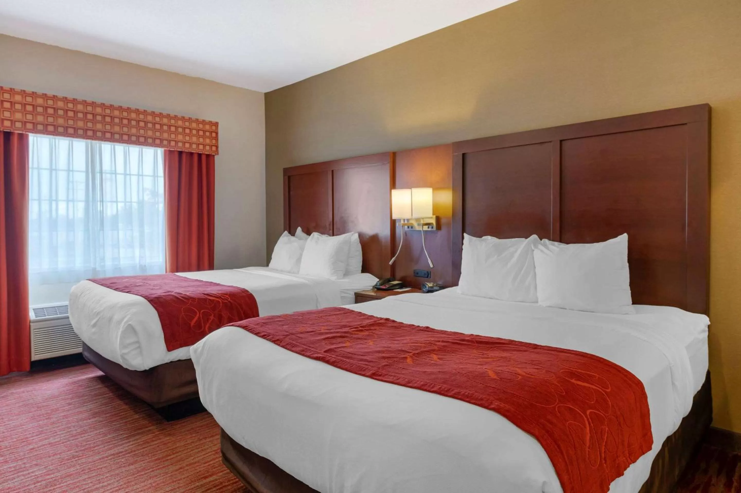 Photo of the whole room, Bed in Comfort Suites Columbus Expo Center