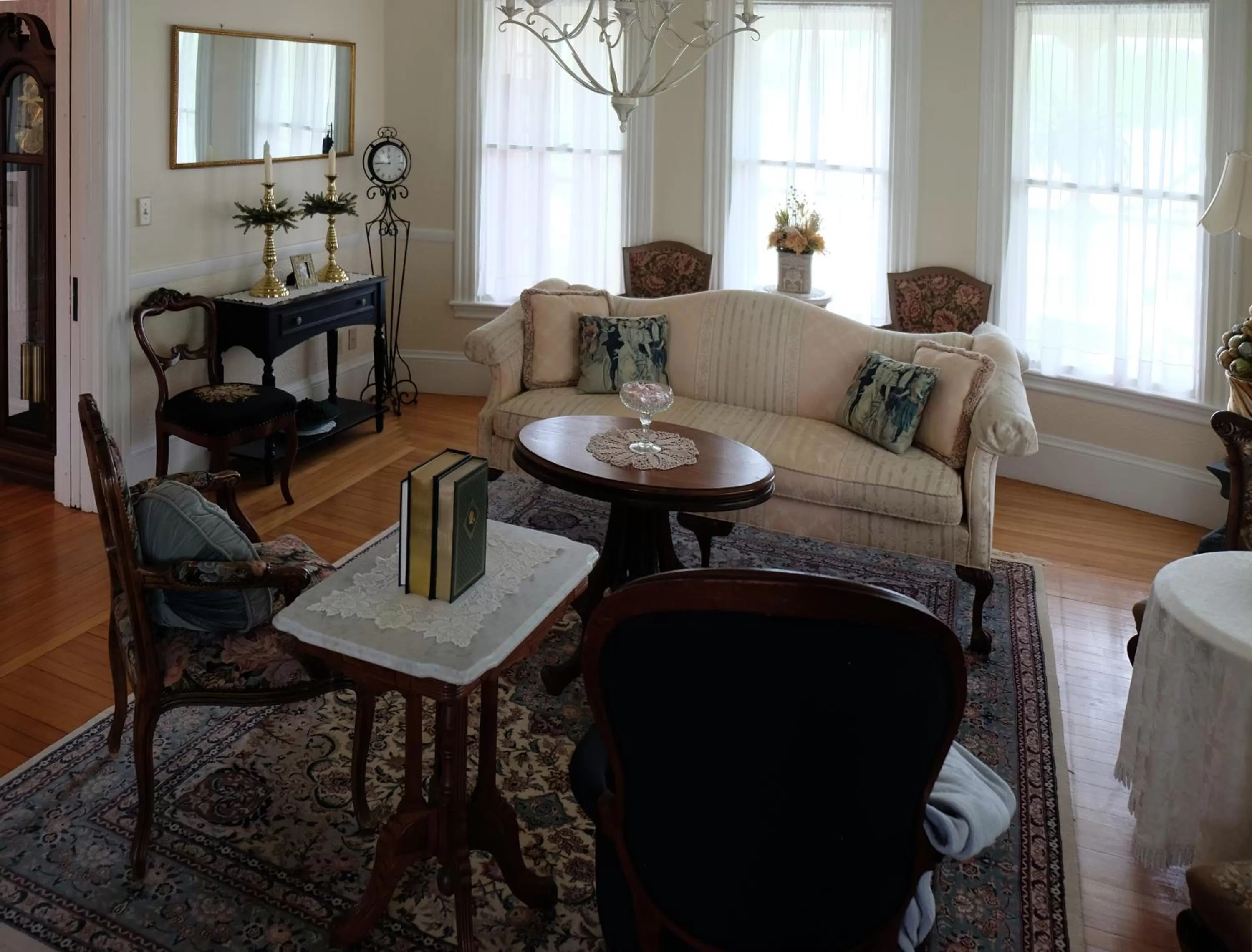 Living room in Guilford Bed and Breakfast