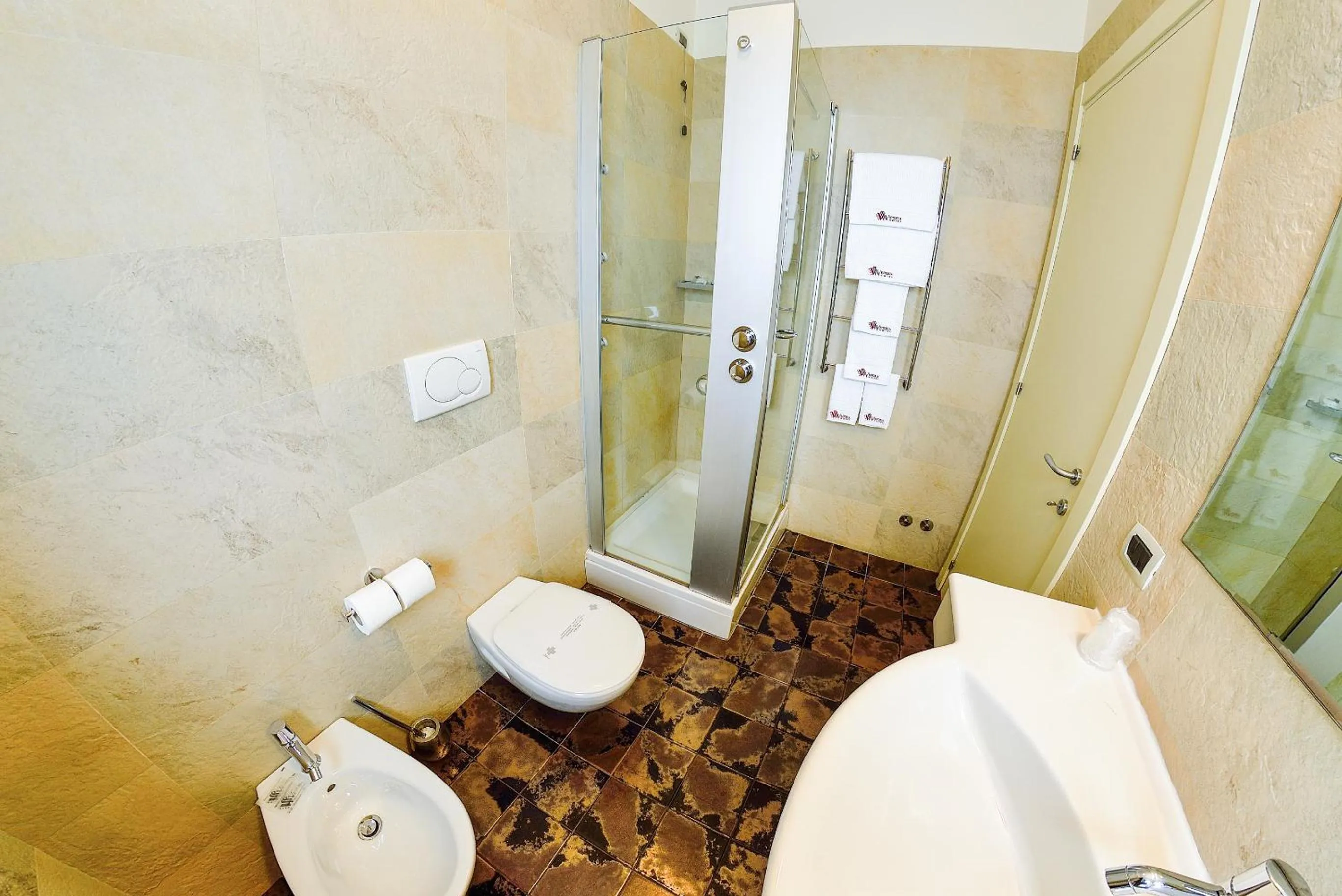 Triple Room in Victoria Hotel