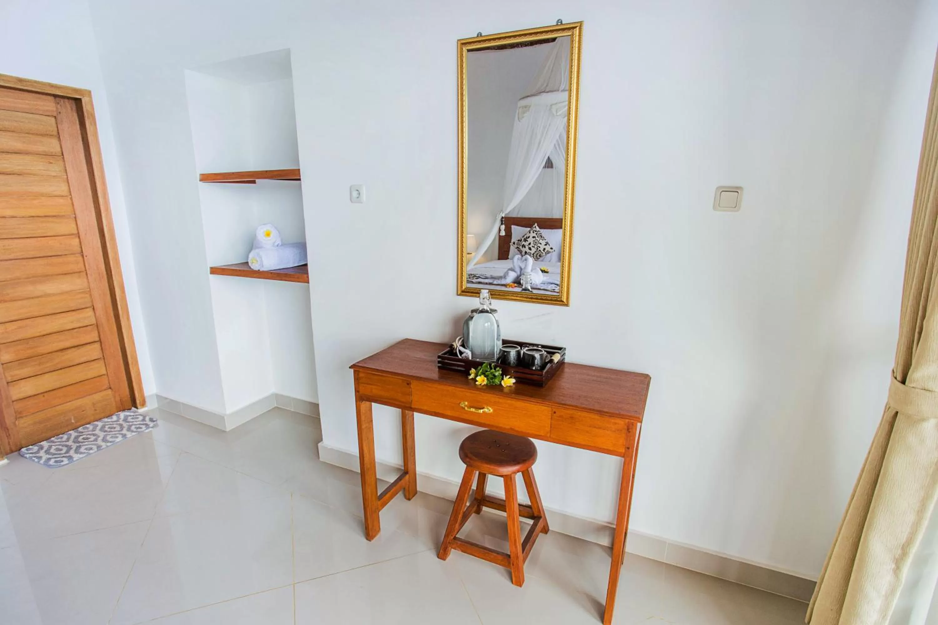 wardrobe in Nusa Veranda Sunset Villas & Restaurant