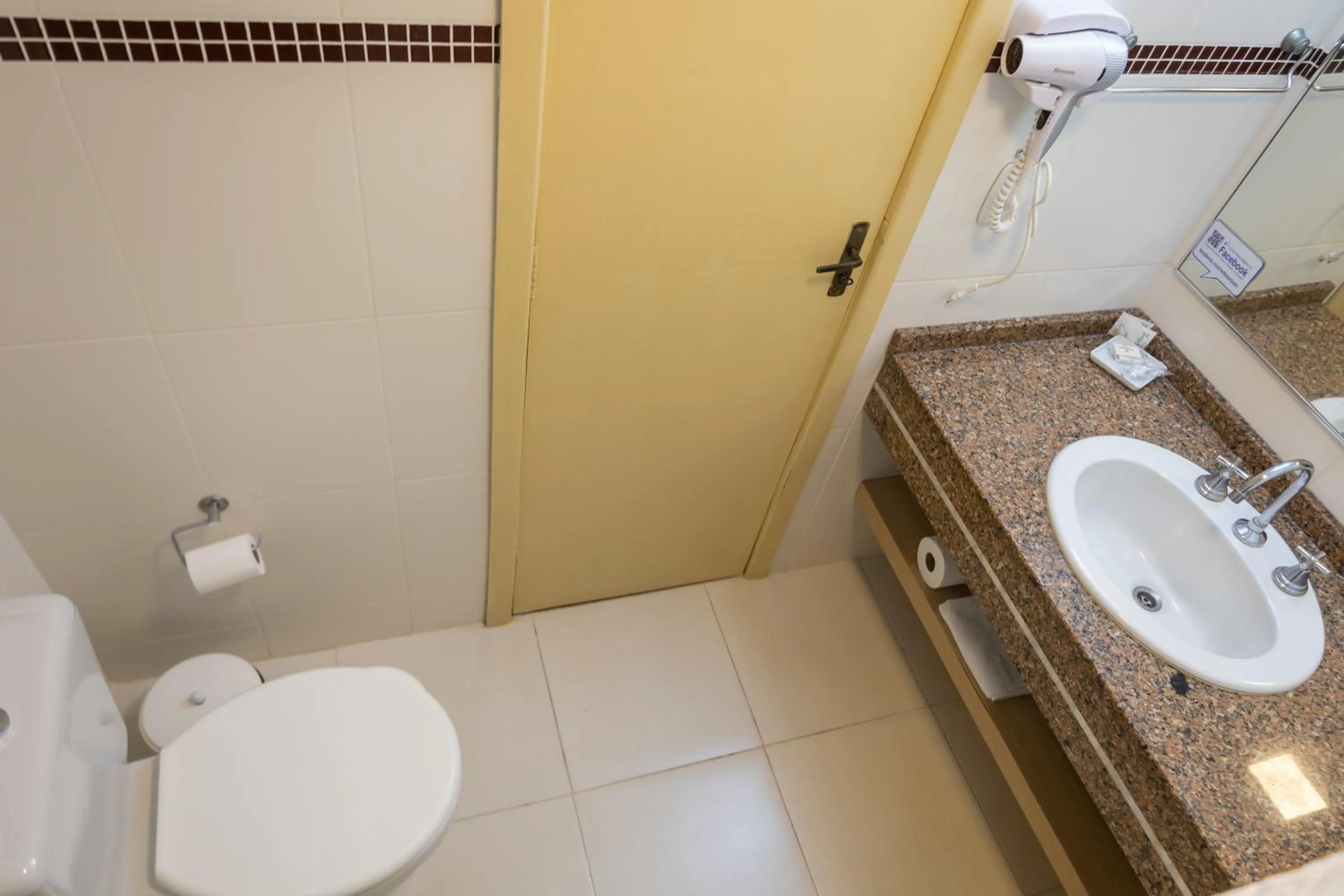 Bathroom in SJ Tour - San Juan Foz do Iguaçu