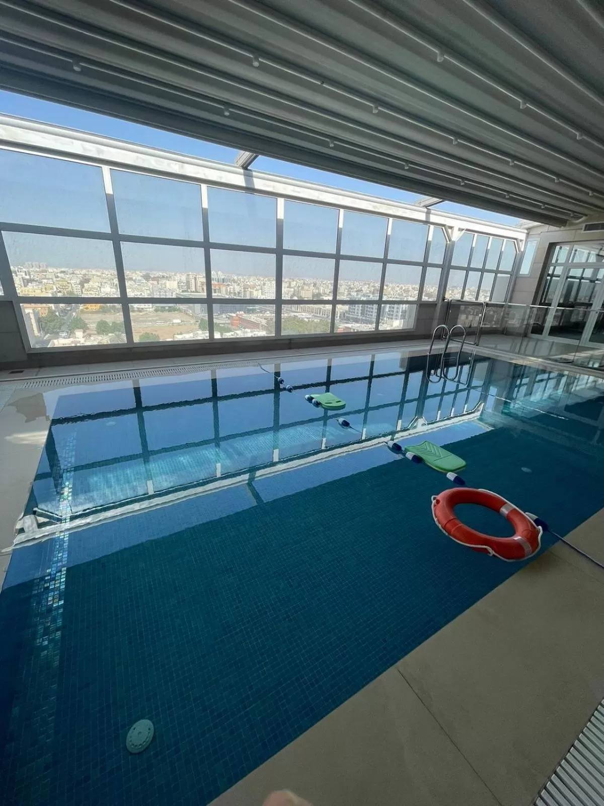 Swimming pool in Weekend Hotel Sari