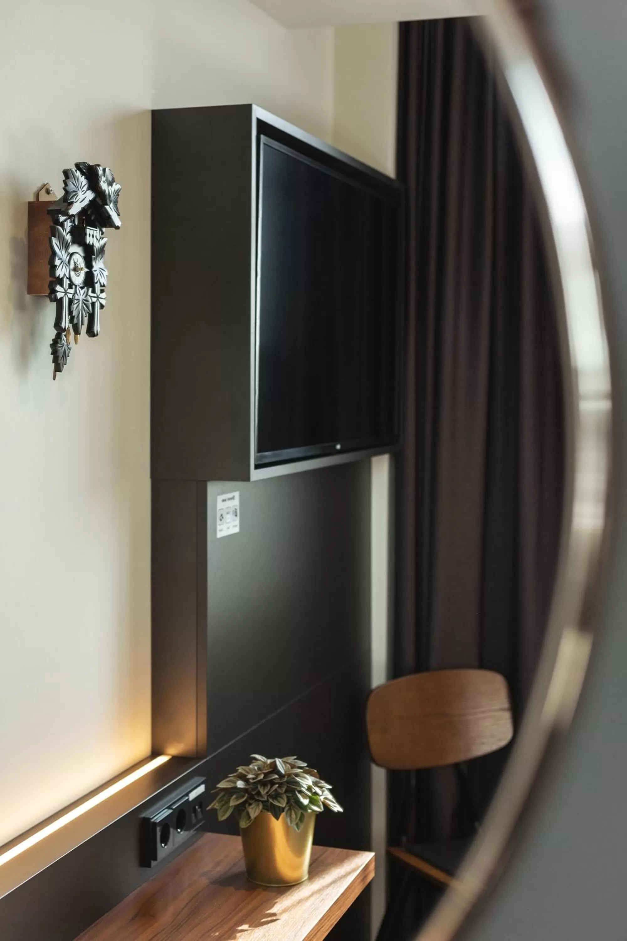 TV and multimedia in Holiday Inn - the niu, Bricks Hamburg Eppendorf by IHG