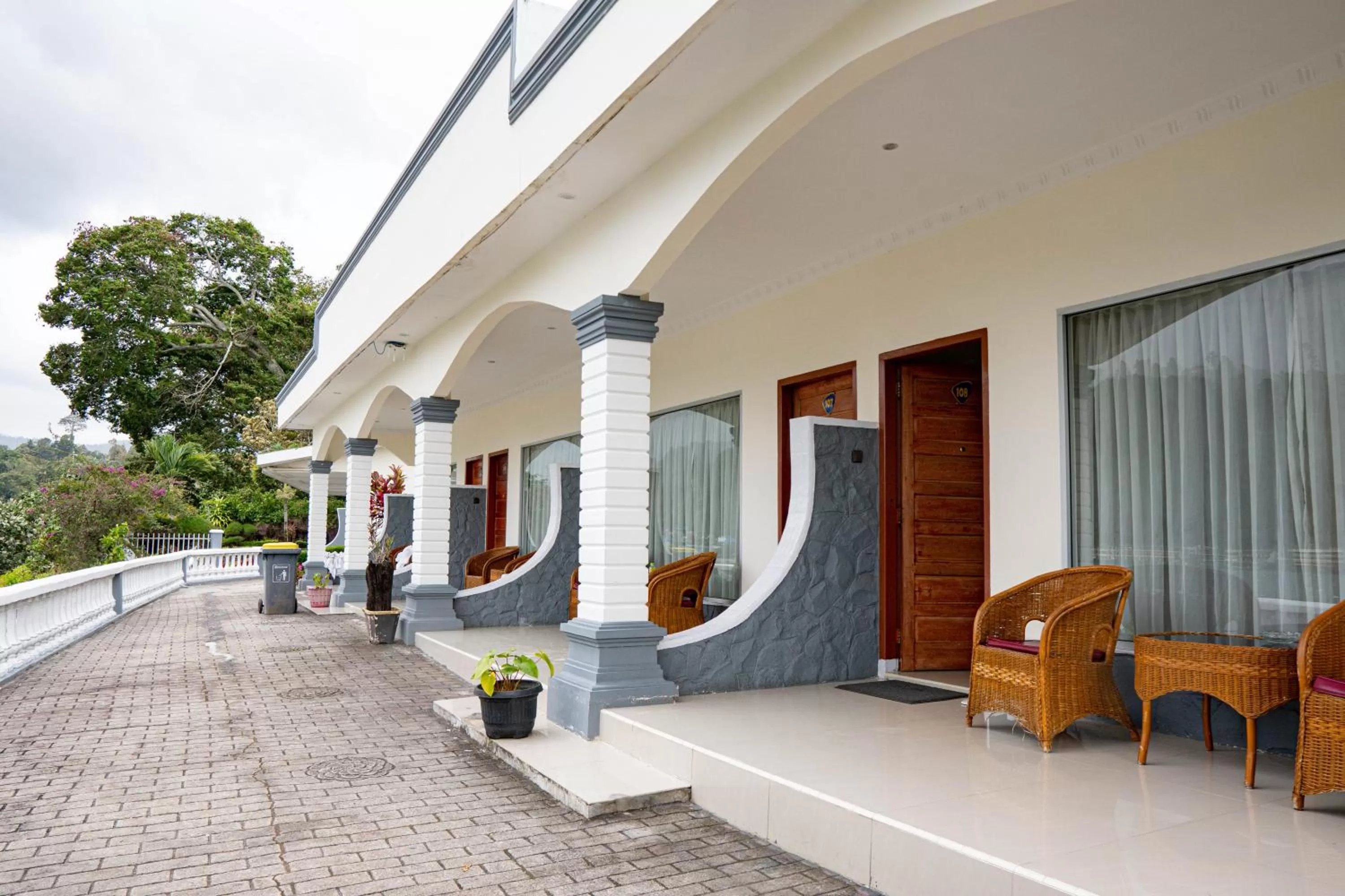 Property building in Khas Parapat