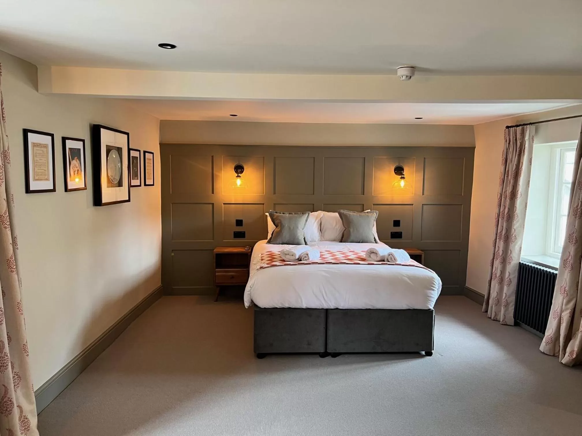 Bedroom, Bed in The Punchbowl Inn