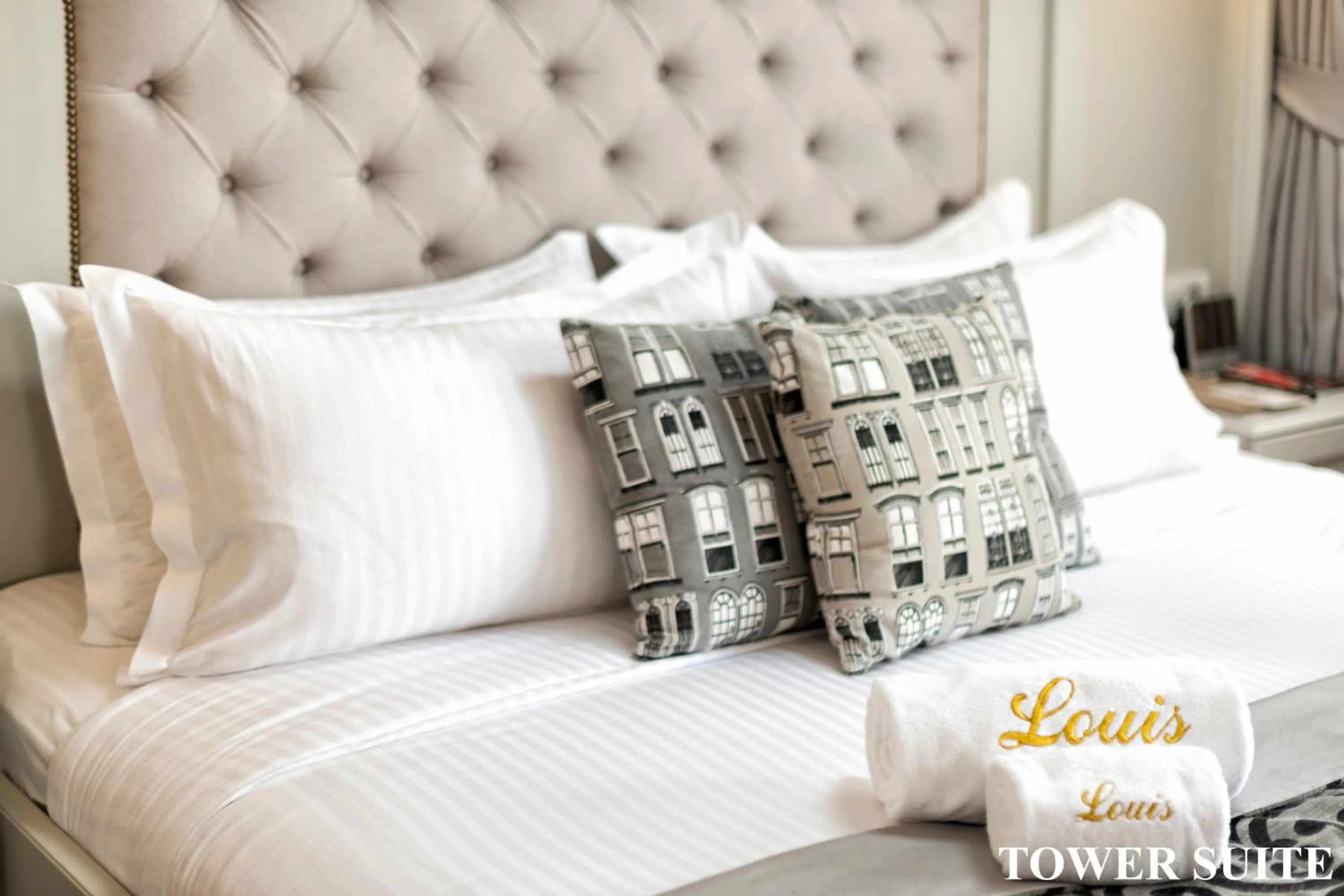 Bed in Louis Appartements Galata