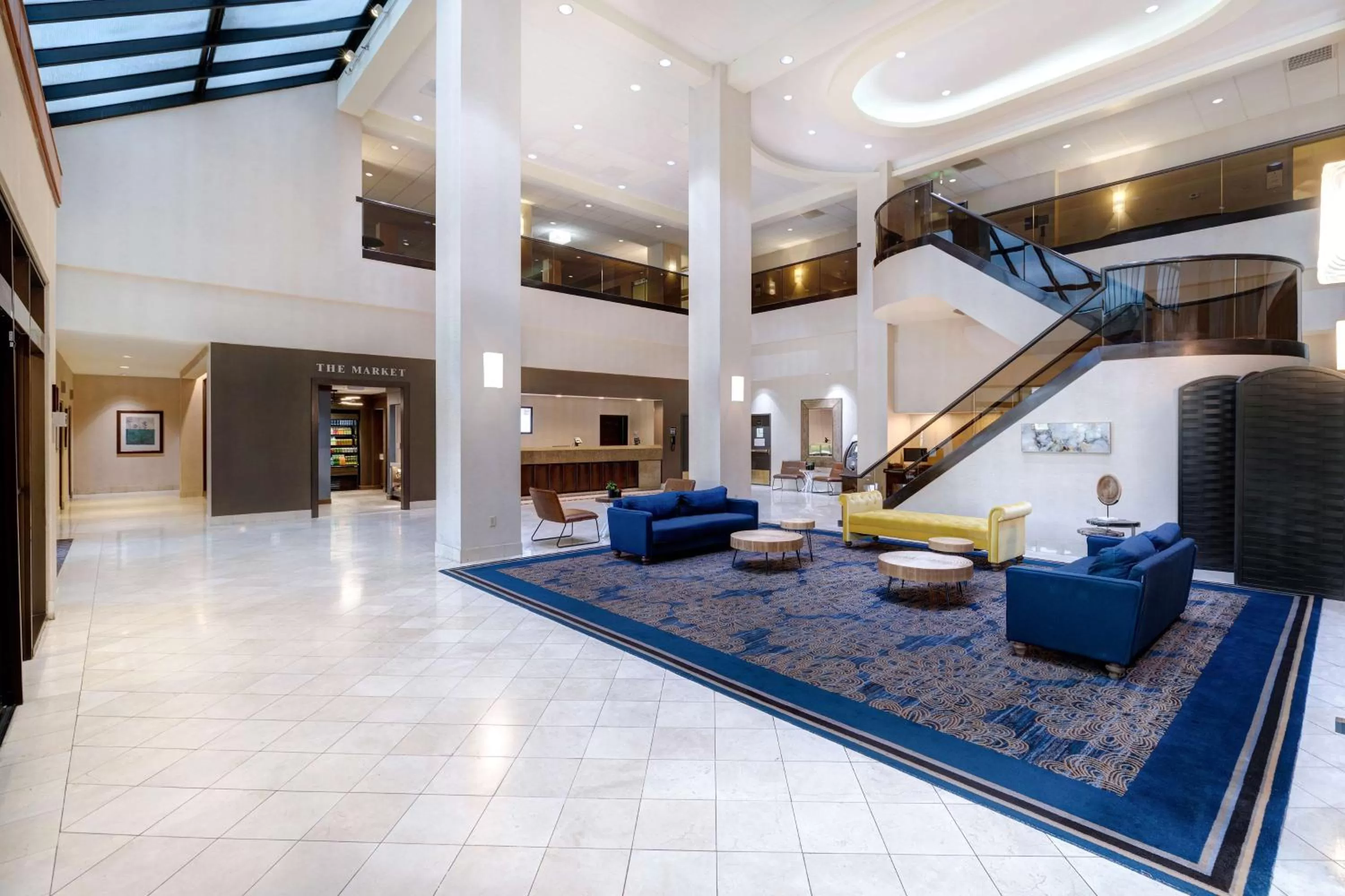 Lobby or reception in Embassy Suites by Hilton Santa Clara Silicon Valley