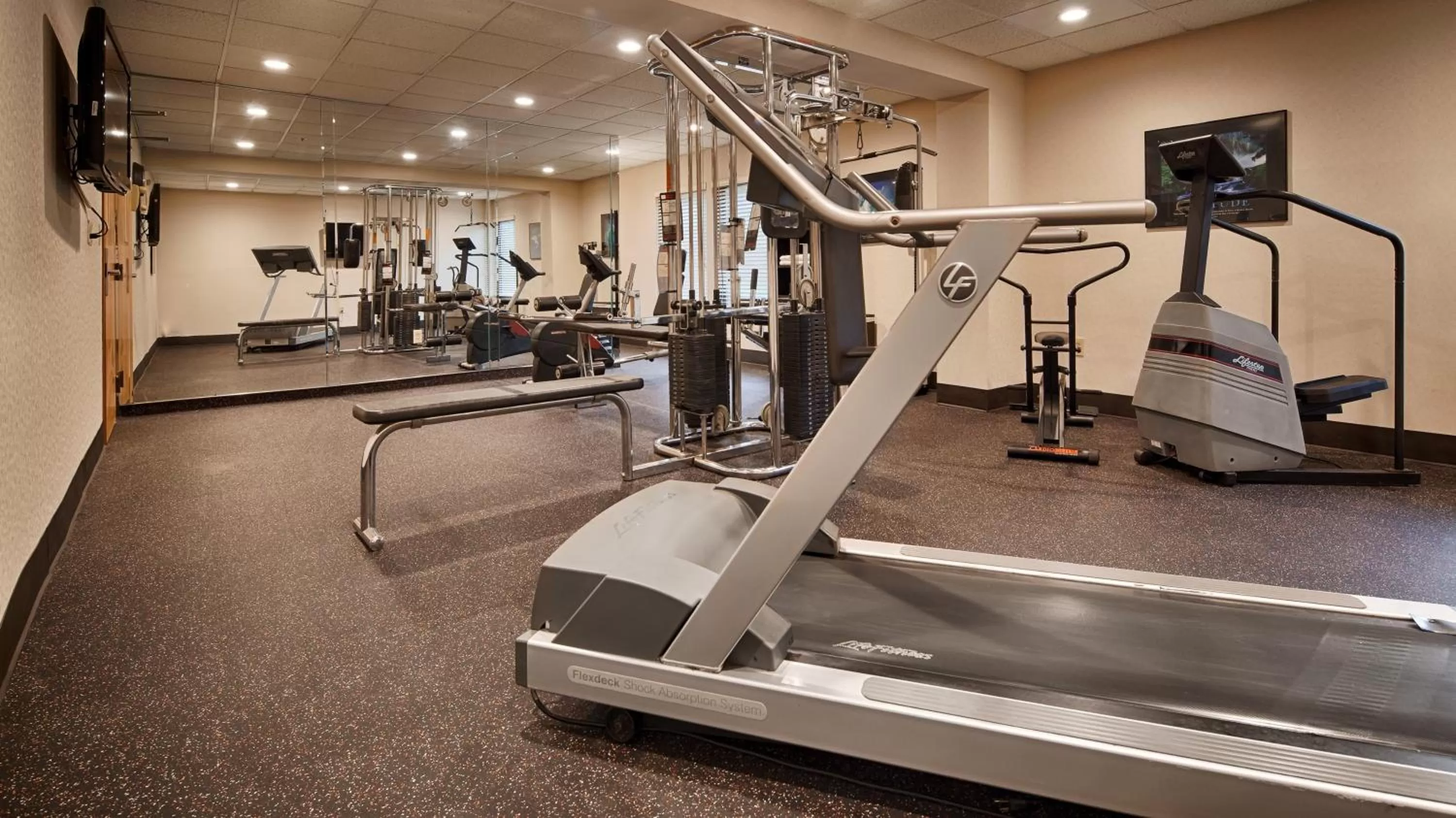 Fitness centre/facilities in Days Inn by Wyndham Englewood Dayton Airport
