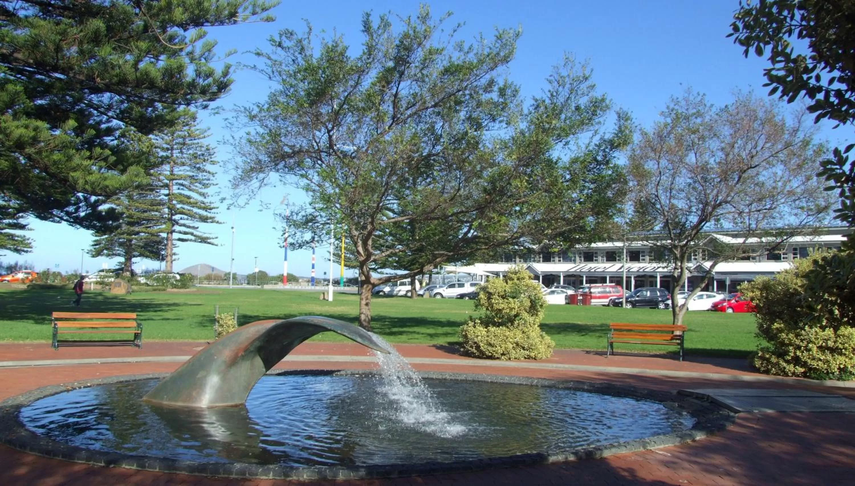 Street view in Nightcap at Hotel Victor