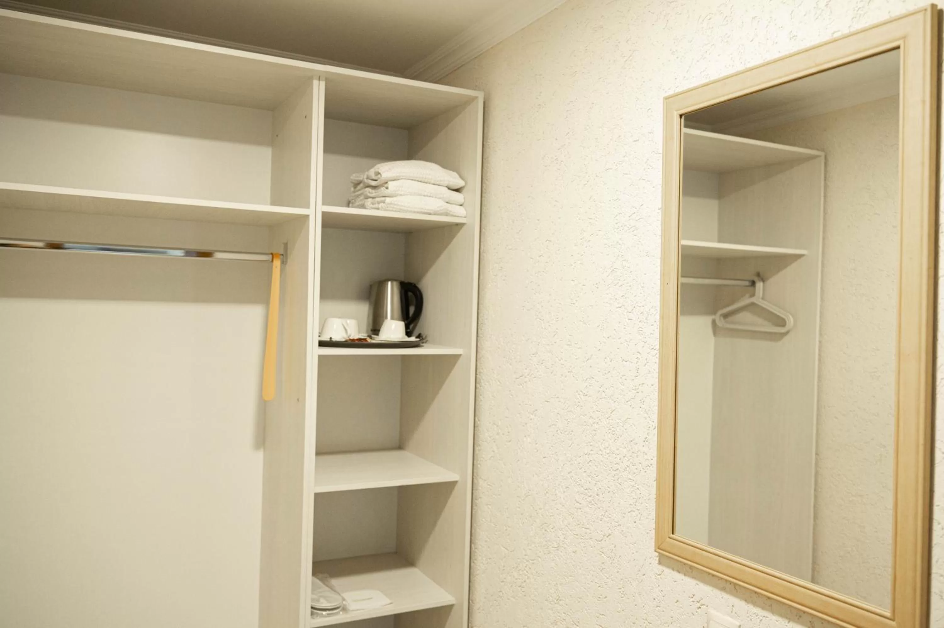 wardrobe in UYUTNYY DOM