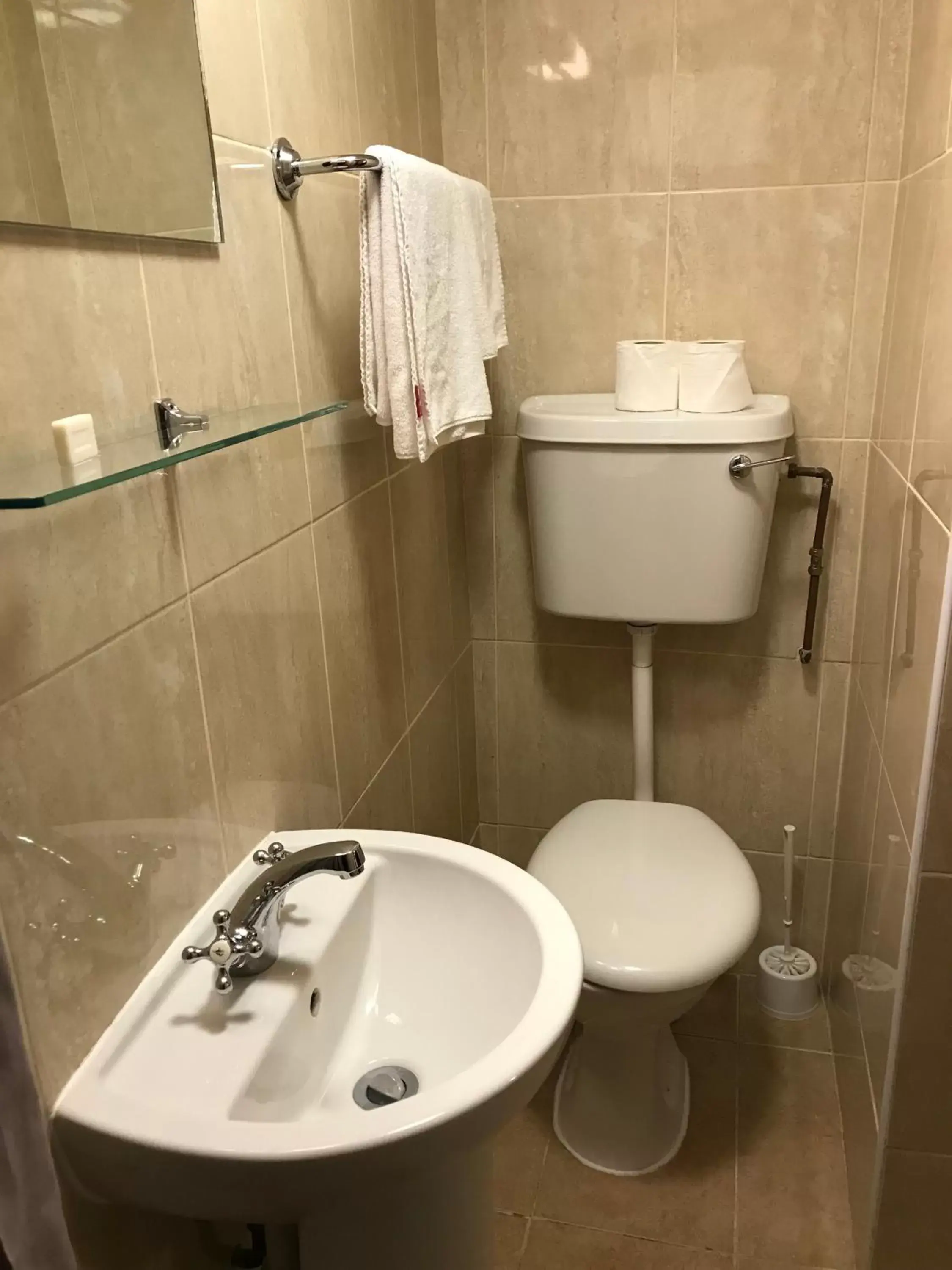 Single En Suite in Basement Room Only in Seven Dials Hotel Single En Suite in Basement Room Only in Seven Dials Hotel