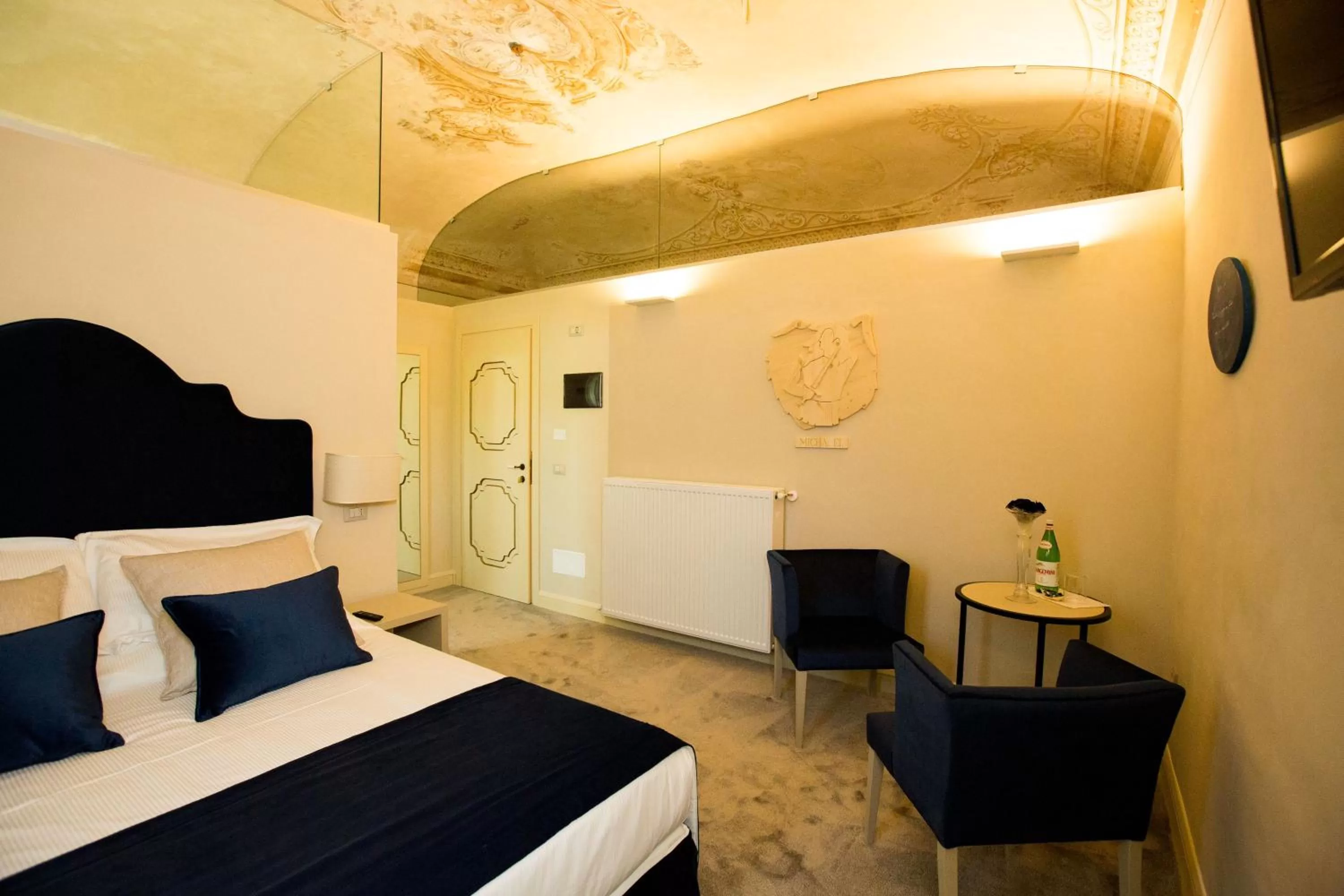 Photo of the whole room, Bed in Palazzo Franceschini