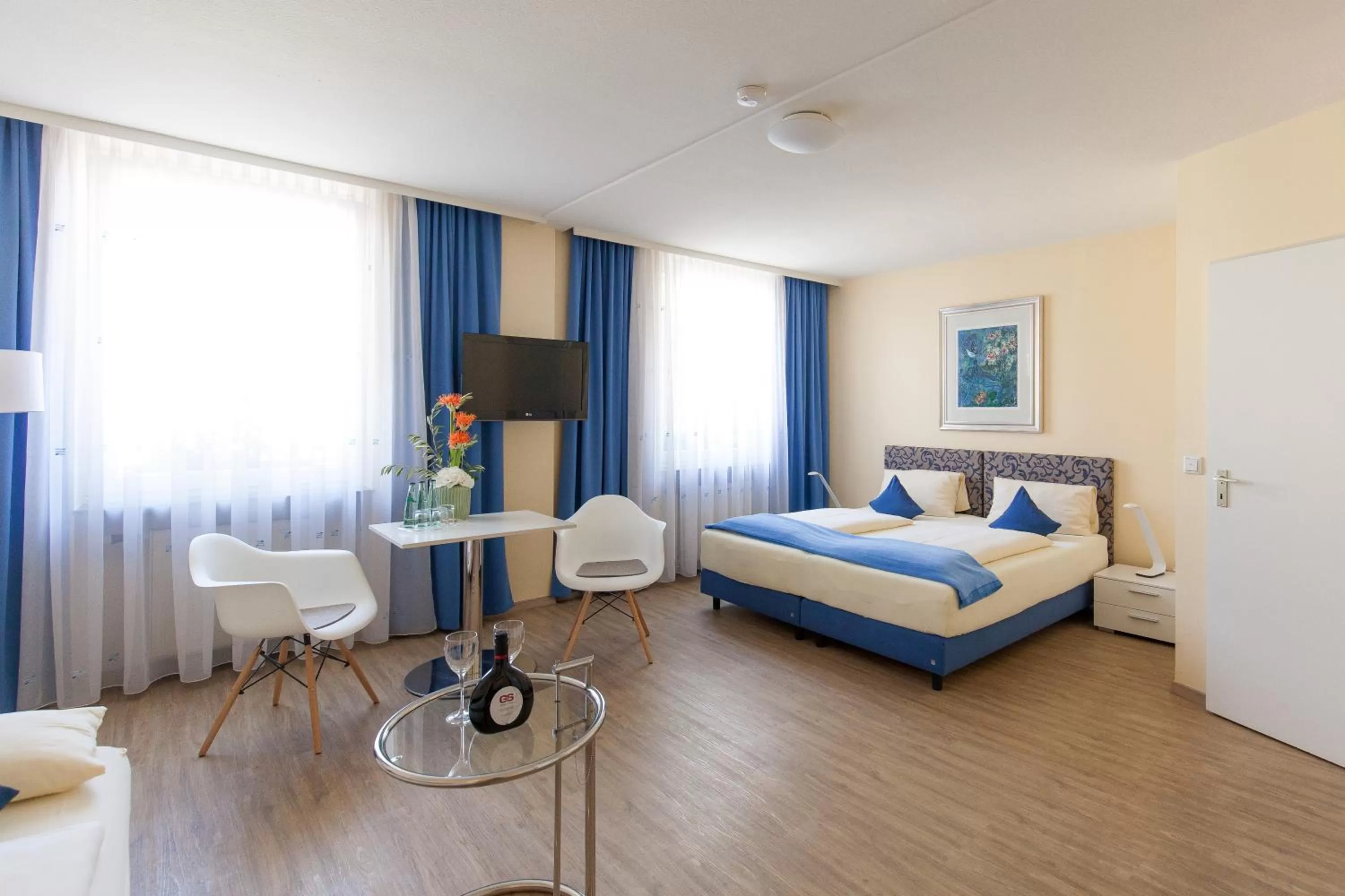 Photo of the whole room, Bed in Franziskaner