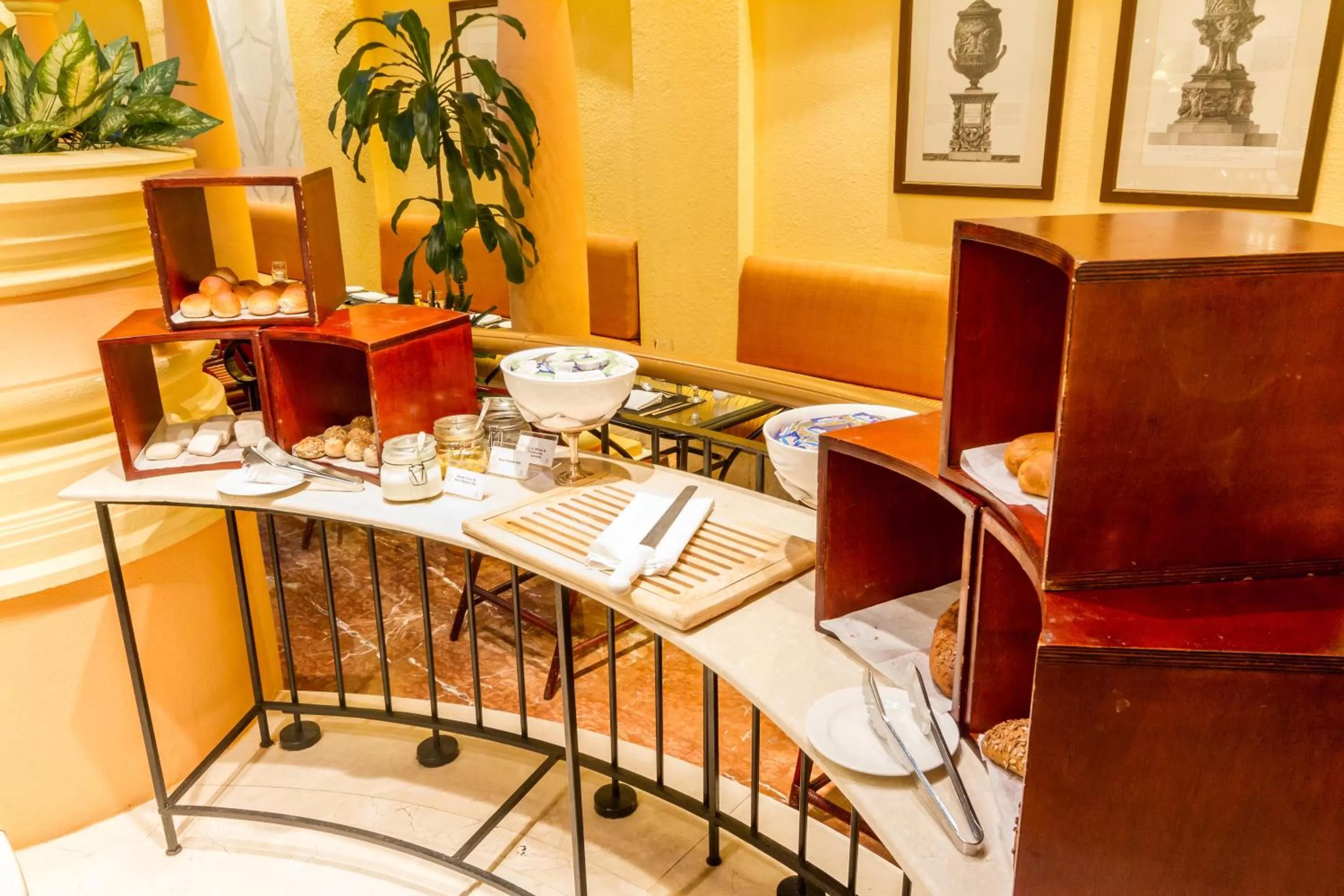 Restaurant/Places to Eat in Grand Excelsior Hotel Deira