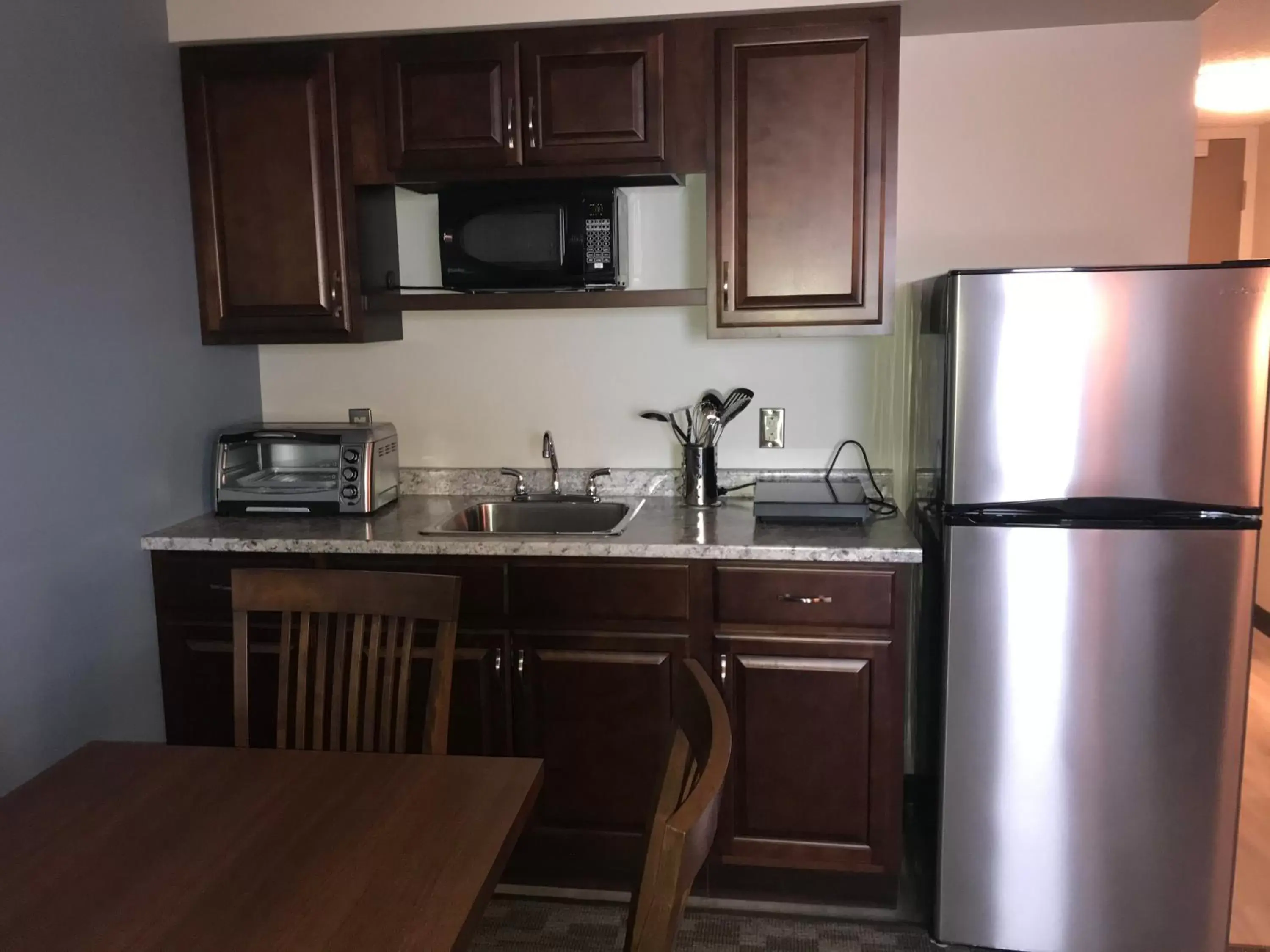 One-Bedroom Queen Suite - Non-Smoking in Travelodge by Wyndham Sydney One-Bedroom Queen Suite - Non-Smoking in Travelodge by Wyndham Sydney