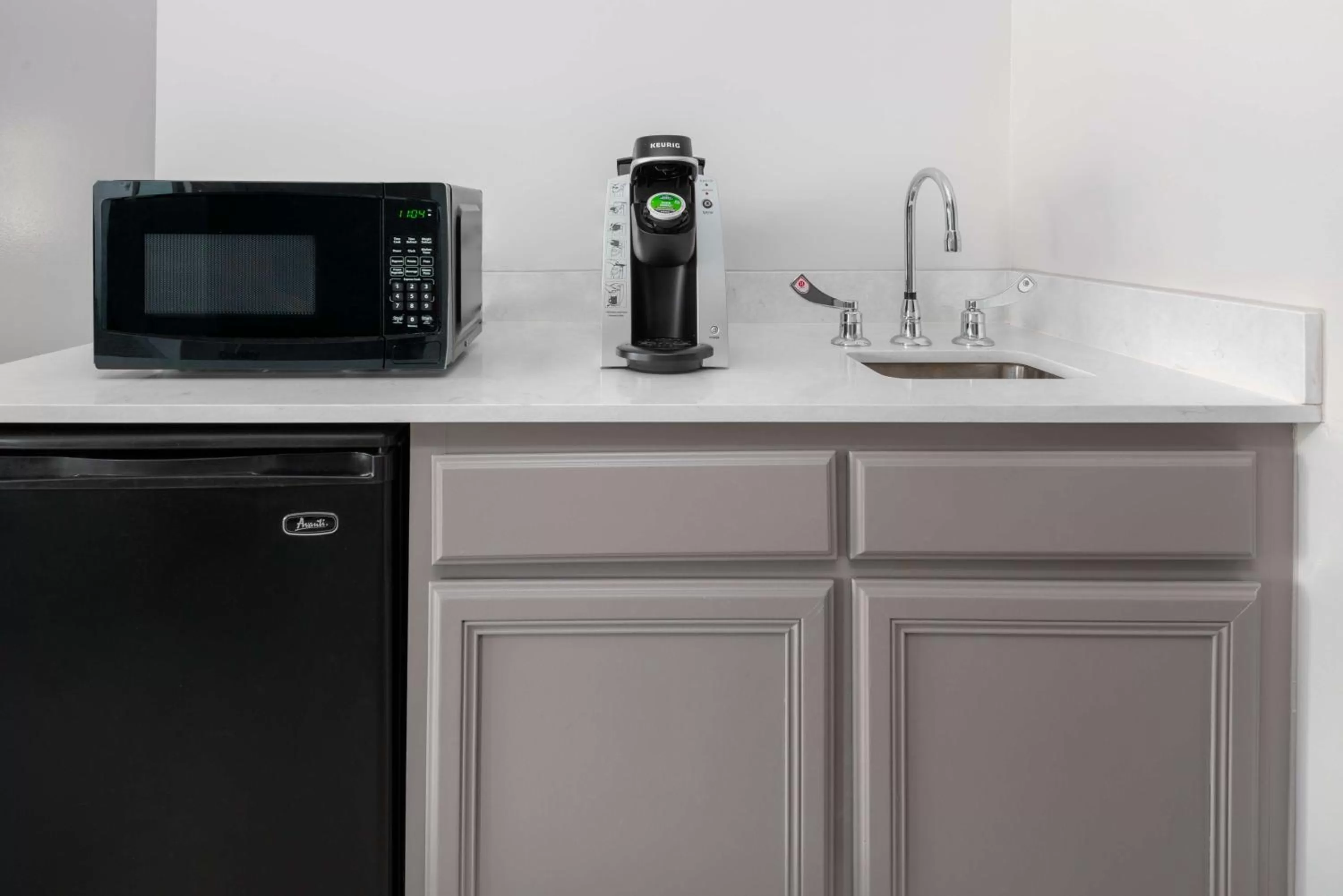 Kitchen or kitchenette in Hilton Garden Inn Charlotte Uptown