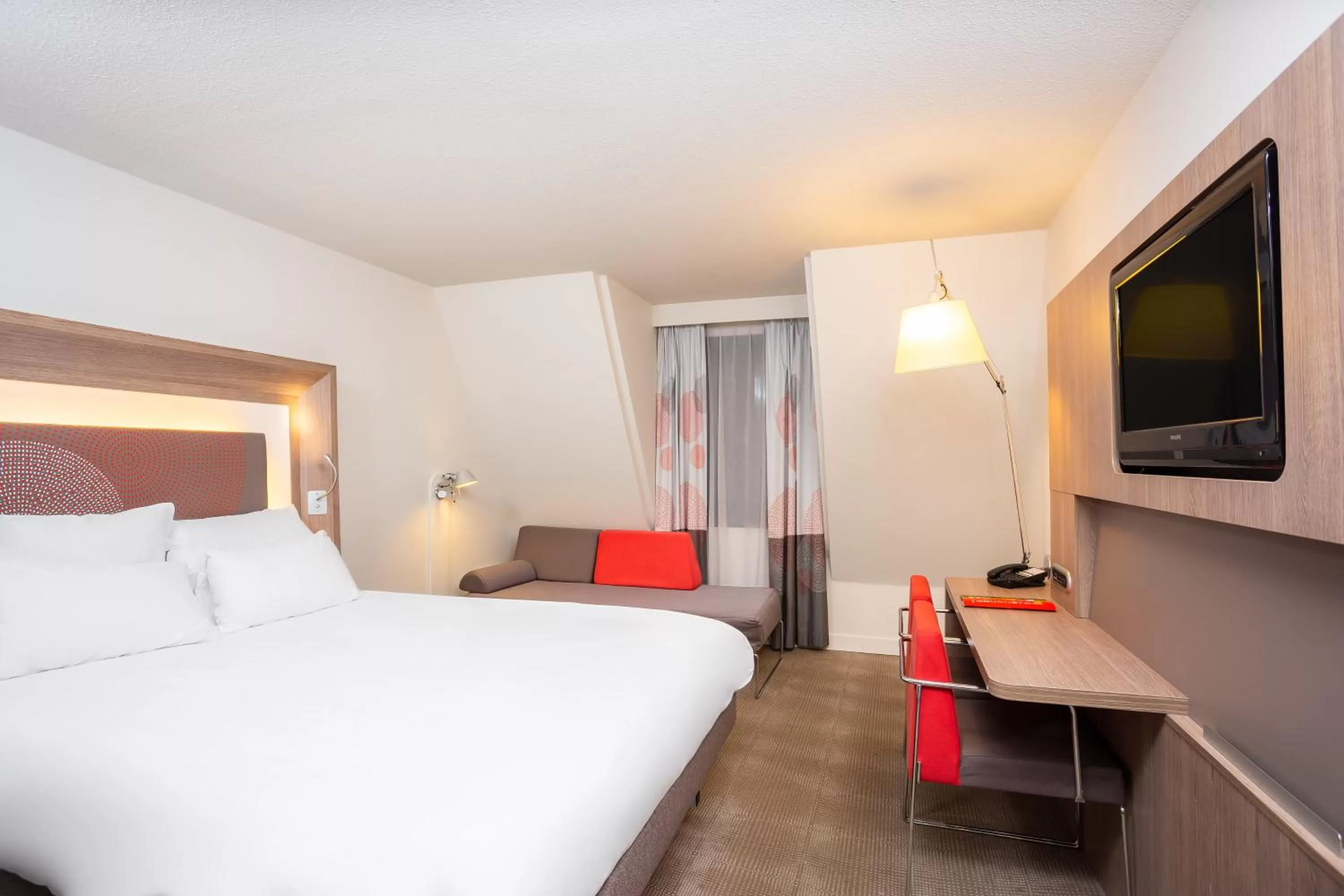 Photo of the whole room, Bed in Hotel Novotel Brussels Off Grand Place